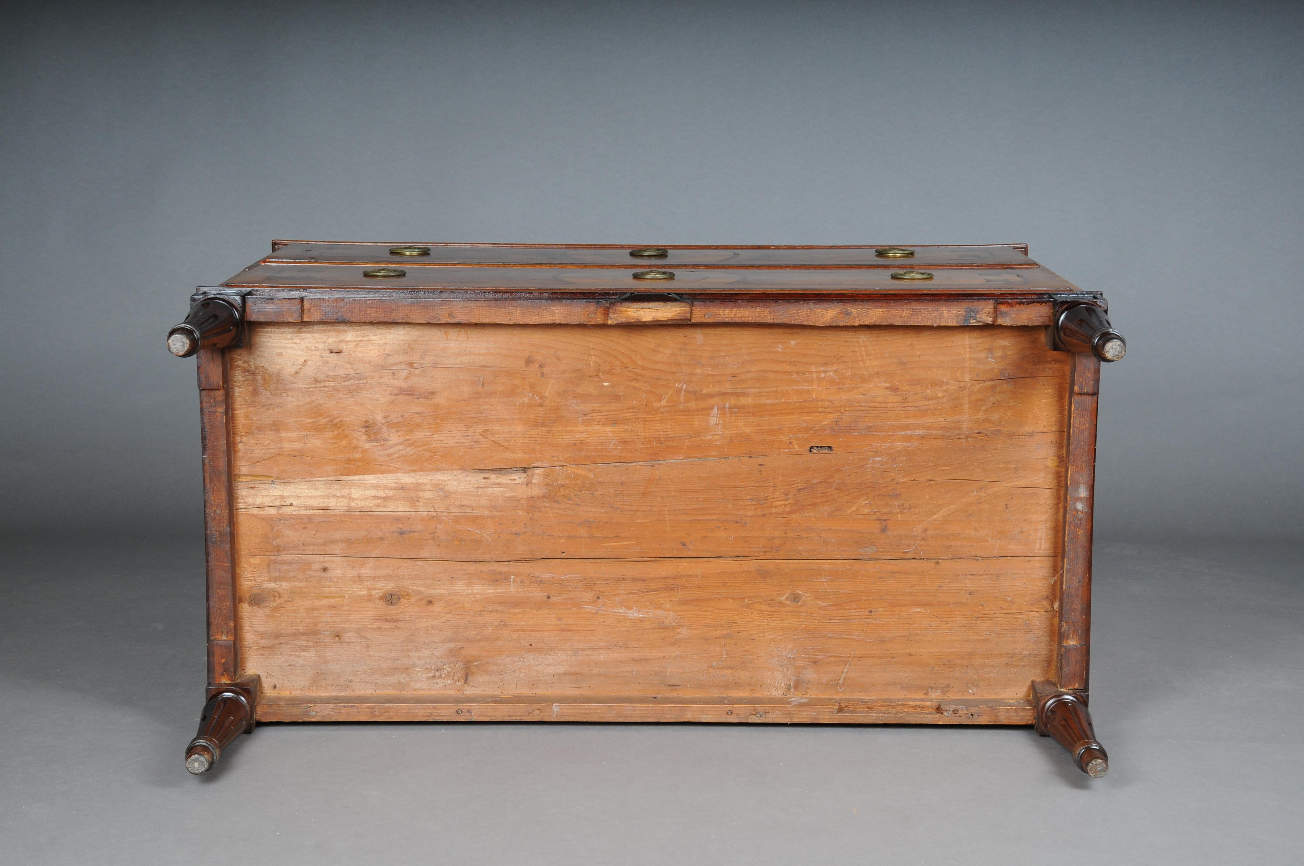 Courtly classical chest of drawers, South German around 1780 For Sale 10