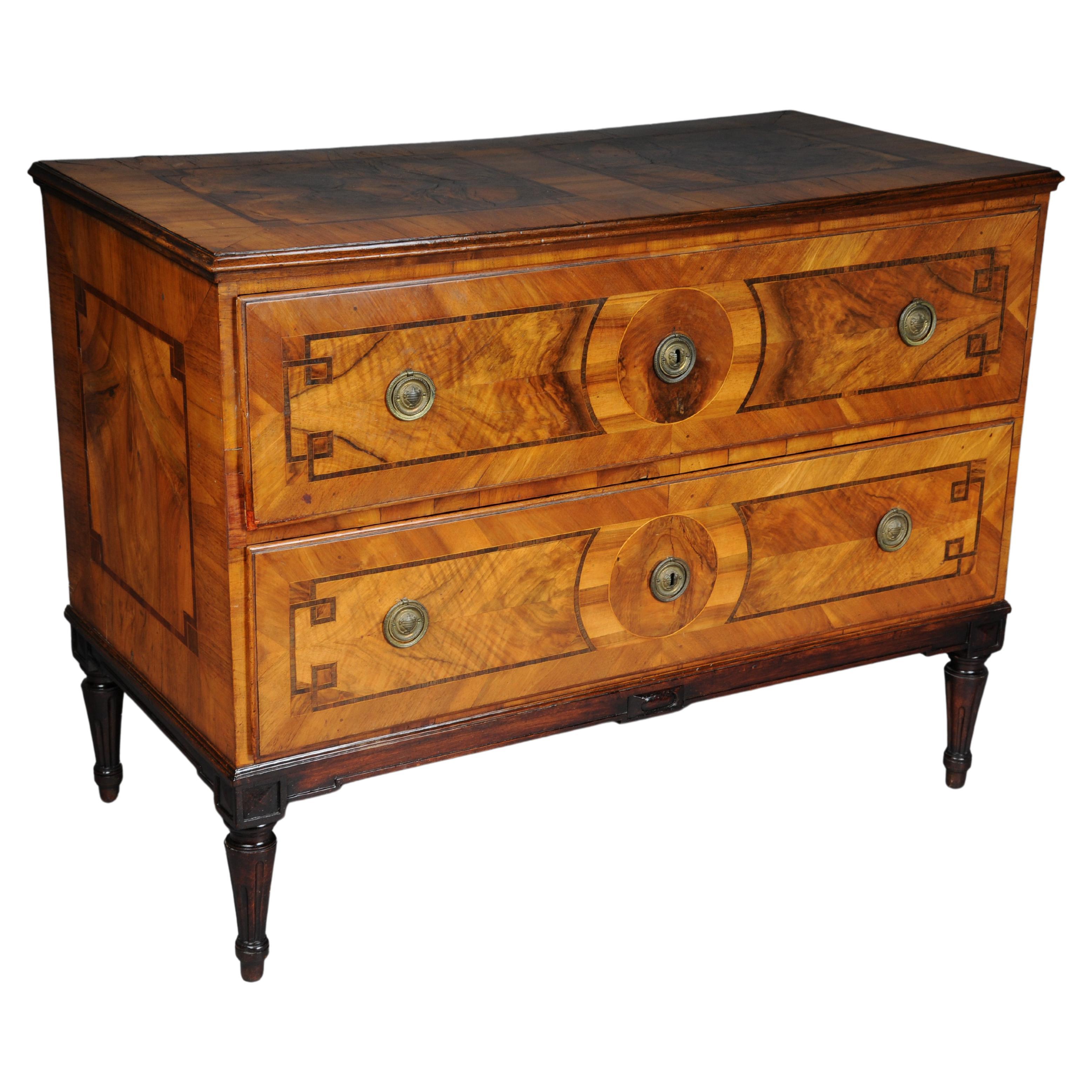 Courtly classical chest of drawers, South German around 1780 For Sale