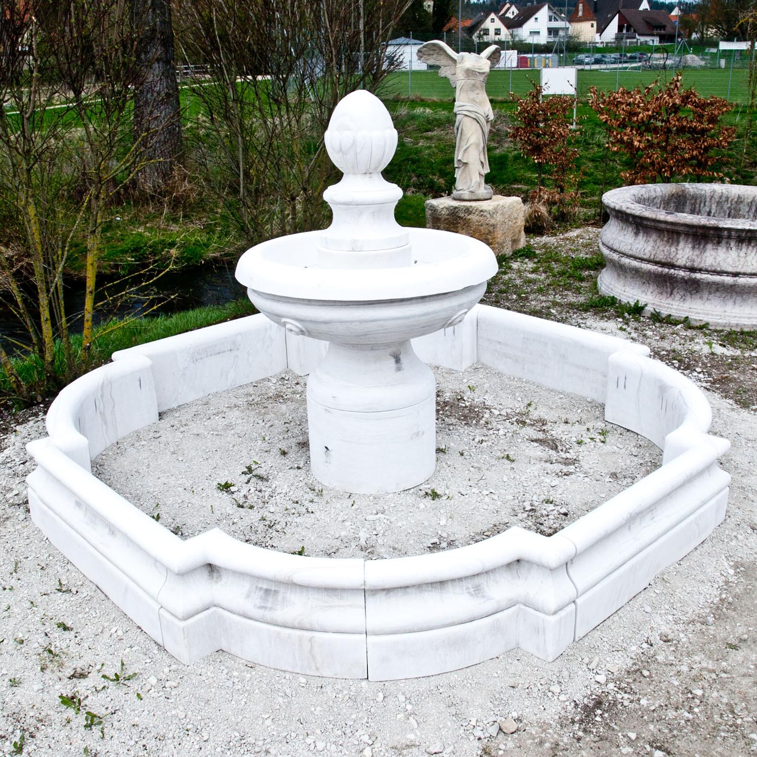 Courtly Marble Fountain, 21st Century For Sale 1