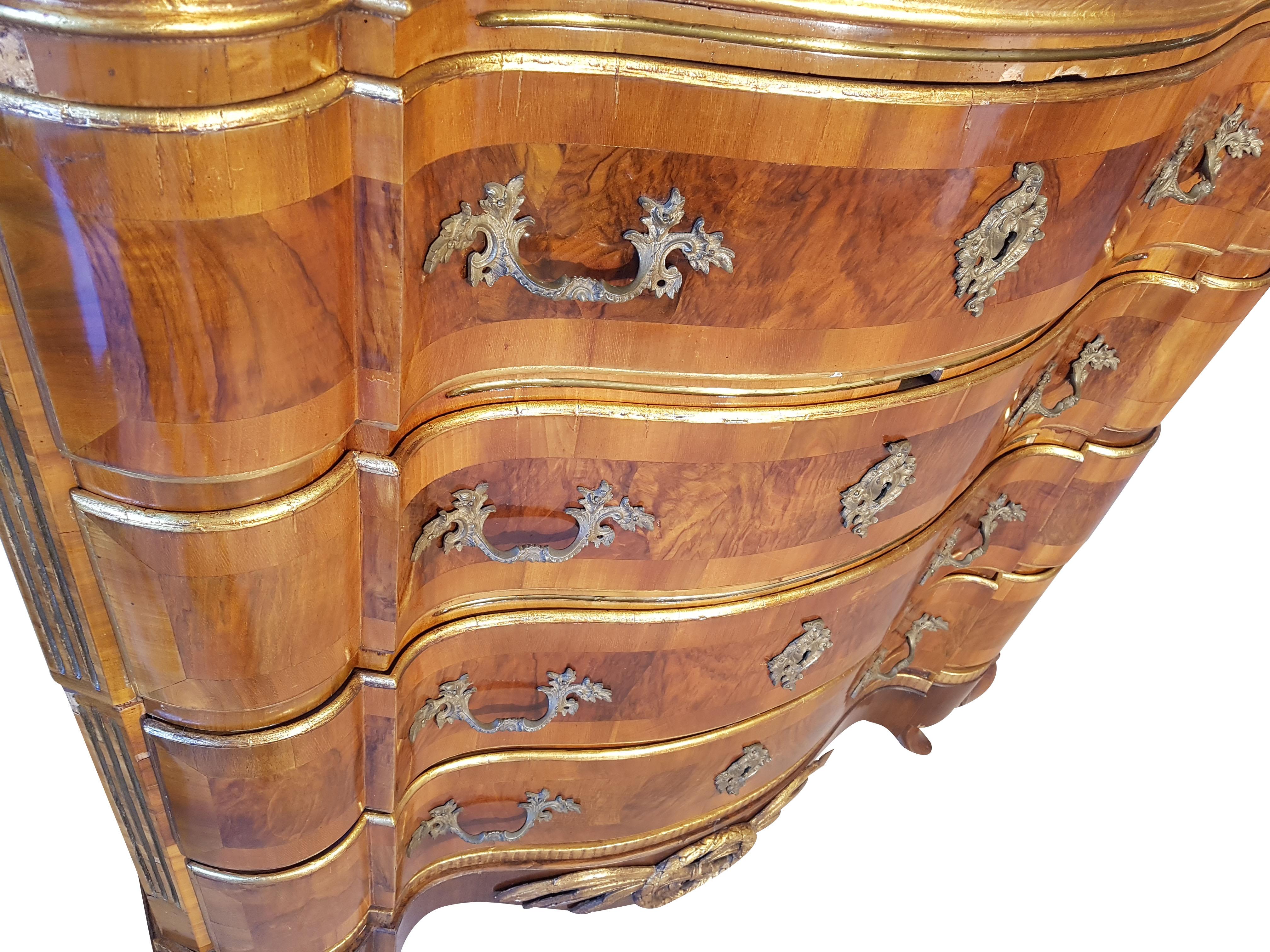 Courtly Rococo Commode from the 18th Century In Excellent Condition For Sale In Senden, NRW