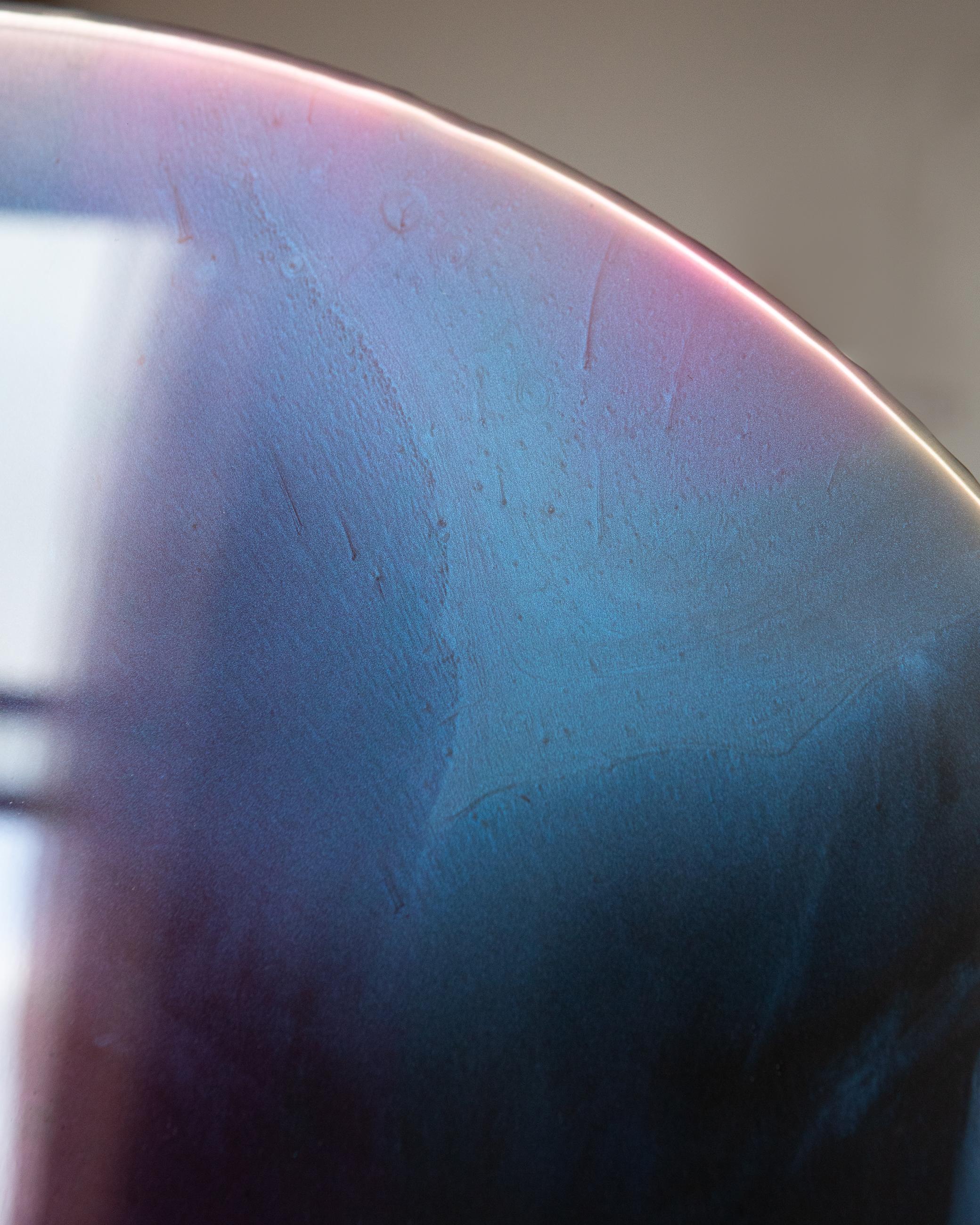 Décoration murale Dancing with my Shadow de Courtney Kinnare, miroir bleu violet en vente 10