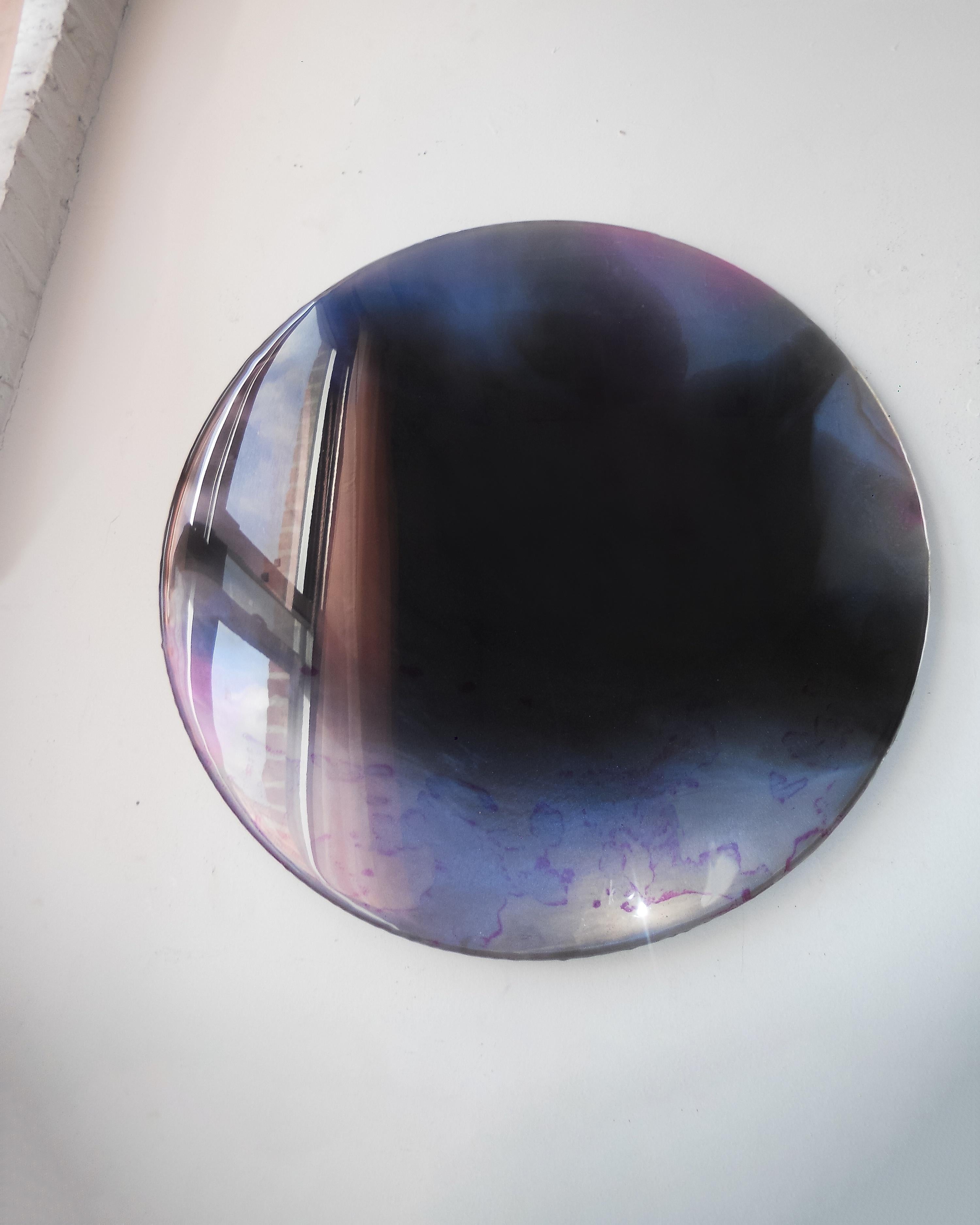 Décoration murale Dancing with my Shadow de Courtney Kinnare, miroir bleu violet en vente 1