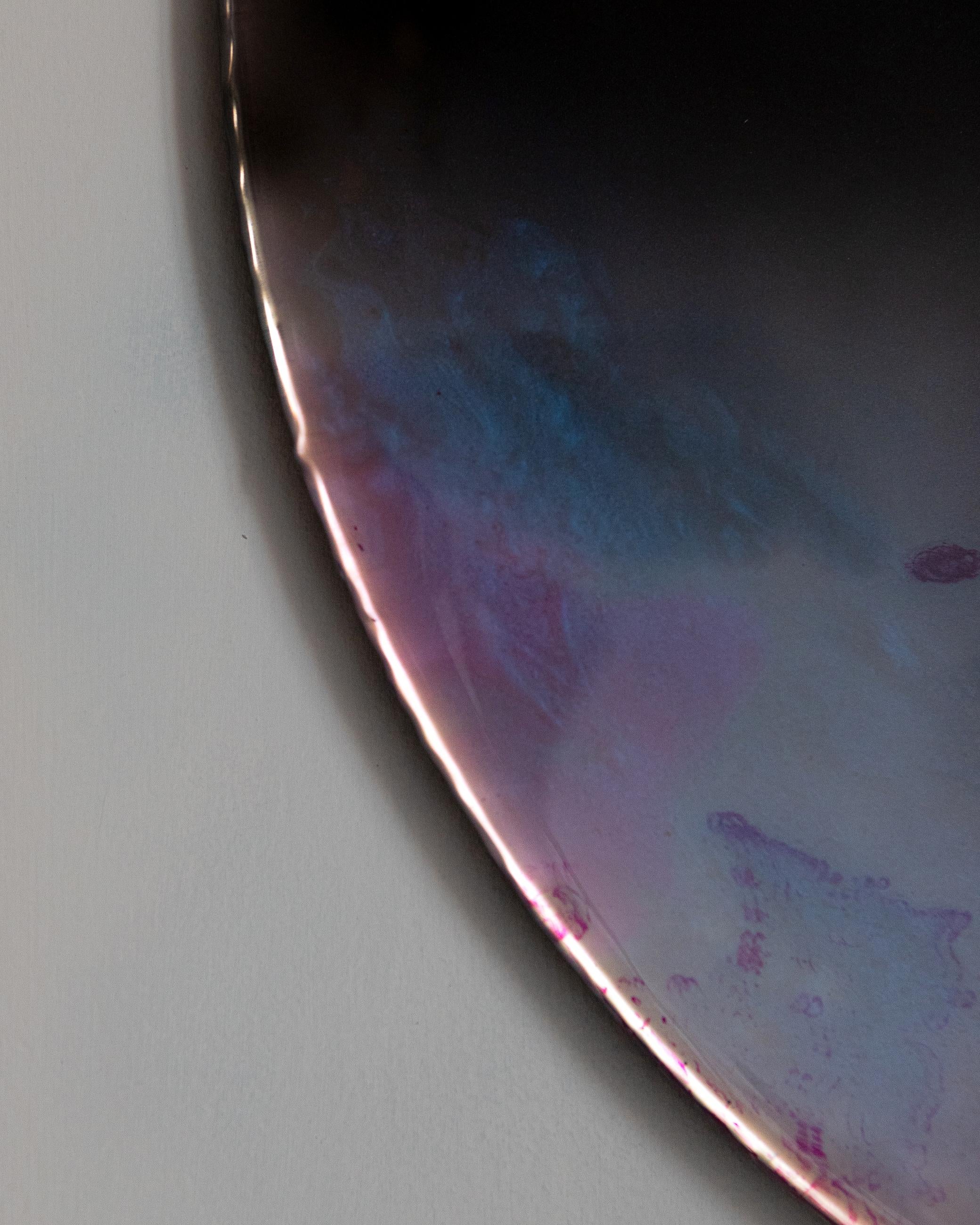 Décoration murale Dancing with my Shadow de Courtney Kinnare, miroir bleu violet en vente 4