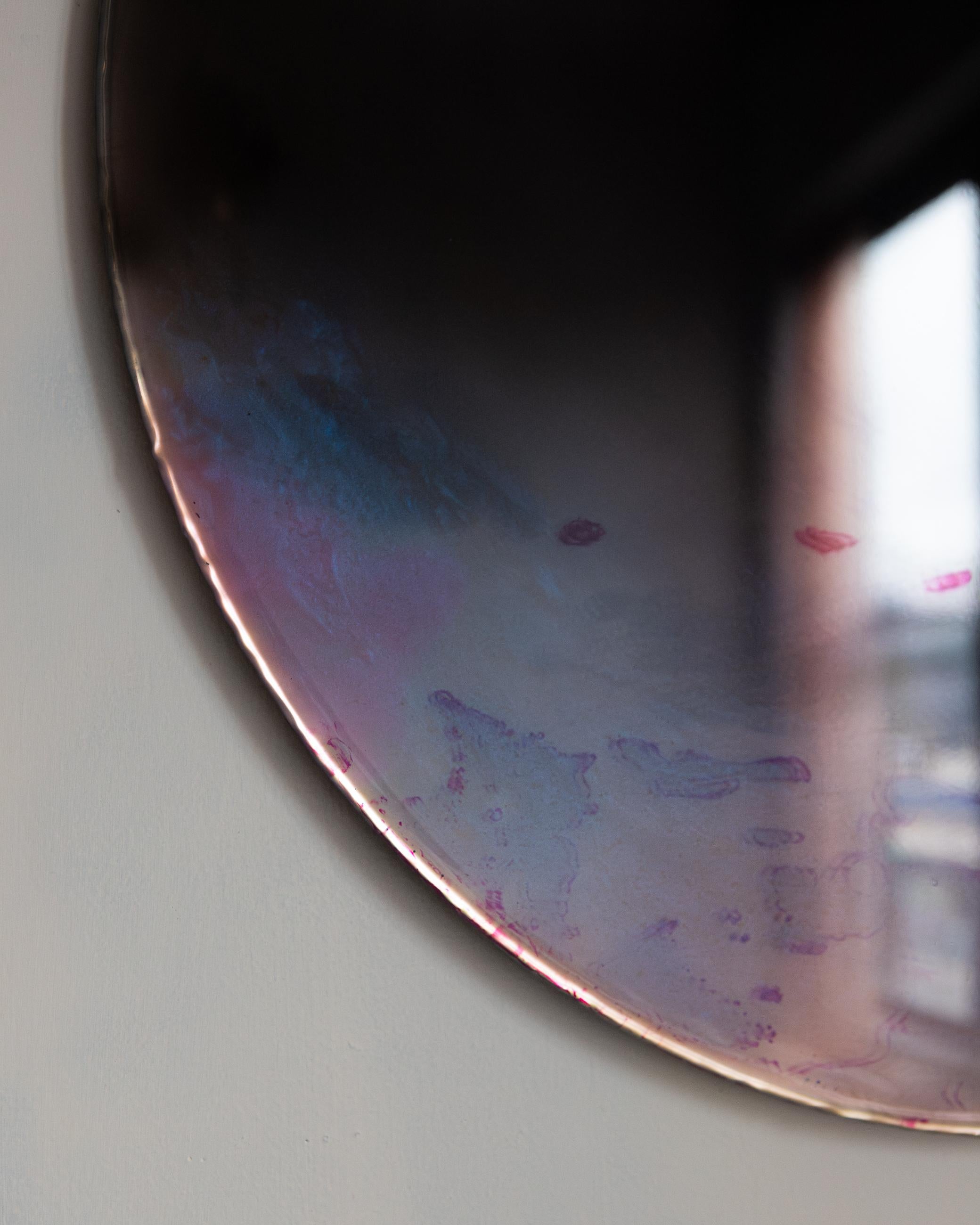 Décoration murale Dancing with my Shadow de Courtney Kinnare, miroir bleu violet en vente 5