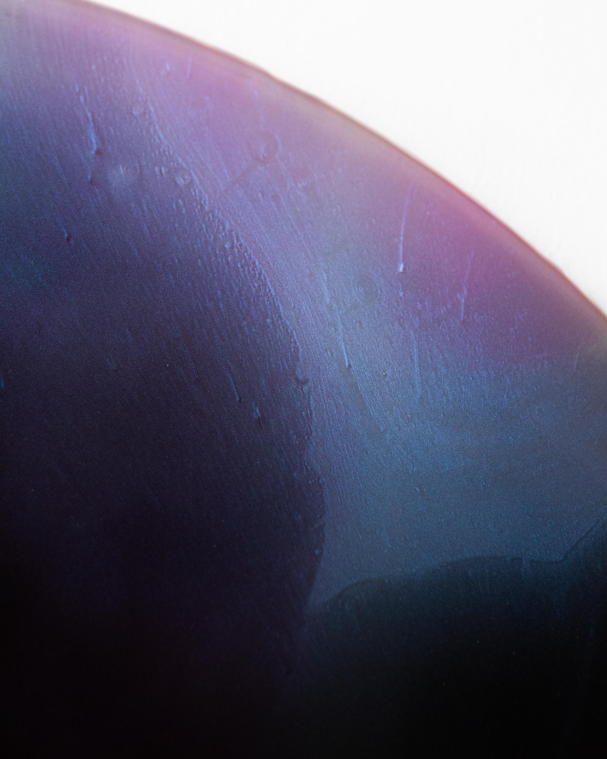 Décoration murale Dancing with my Shadow de Courtney Kinnare, miroir bleu violet en vente 8