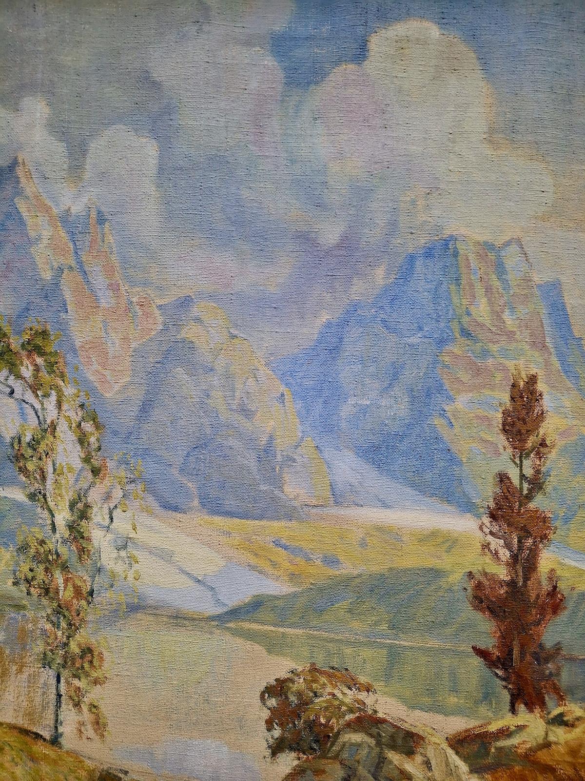 Des pics dentelés enneigés se reflétant dans un lac de montagne s'unissent dans ce paysage éthéré peint par le célèbre artiste américain Courtney Luther Miles (1887-1975). Autodidacte et actif en Californie et au Kansas, Miles se concentre sur des