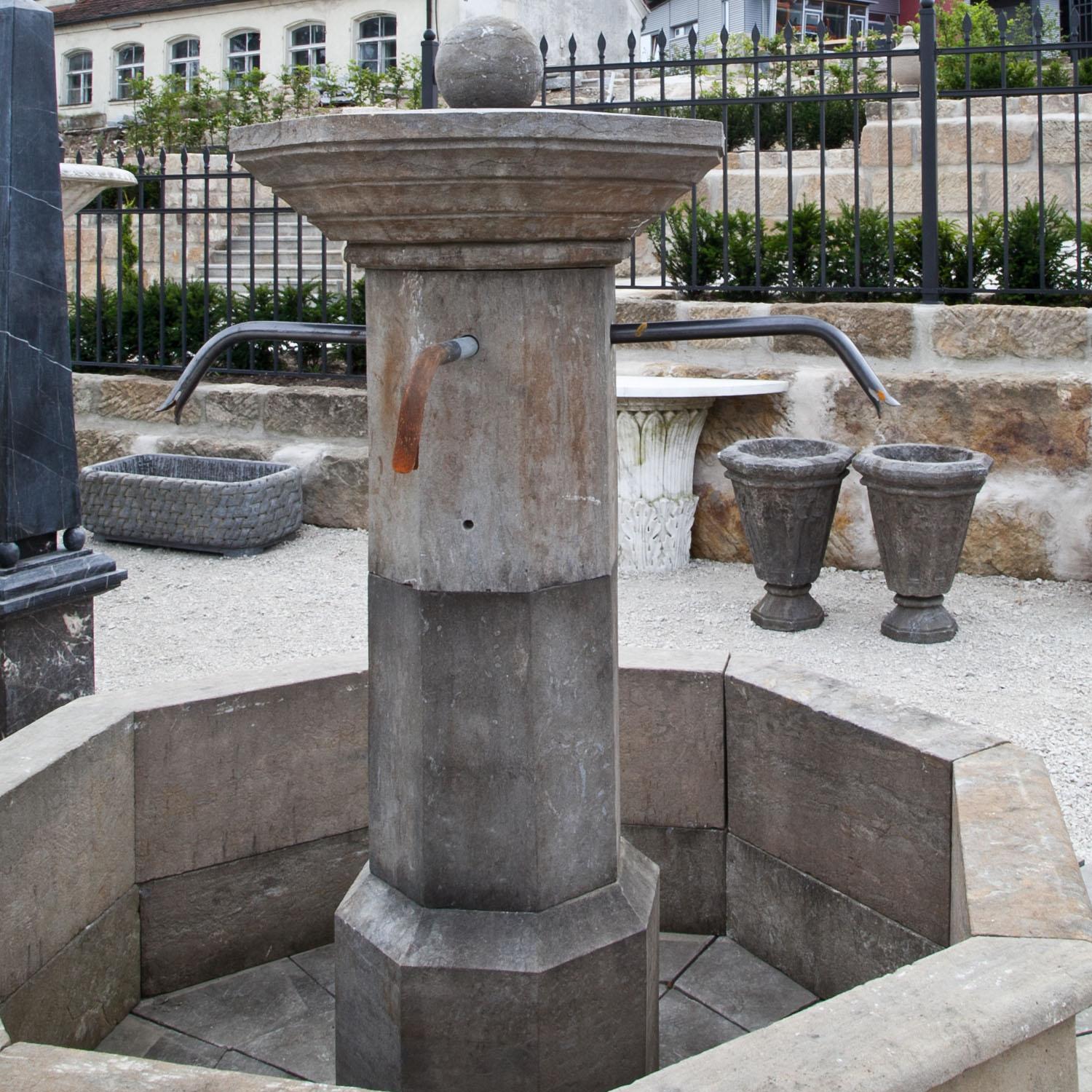 Courtyard Fountain with Baseplate, 21st Century In Excellent Condition In Greding, DE