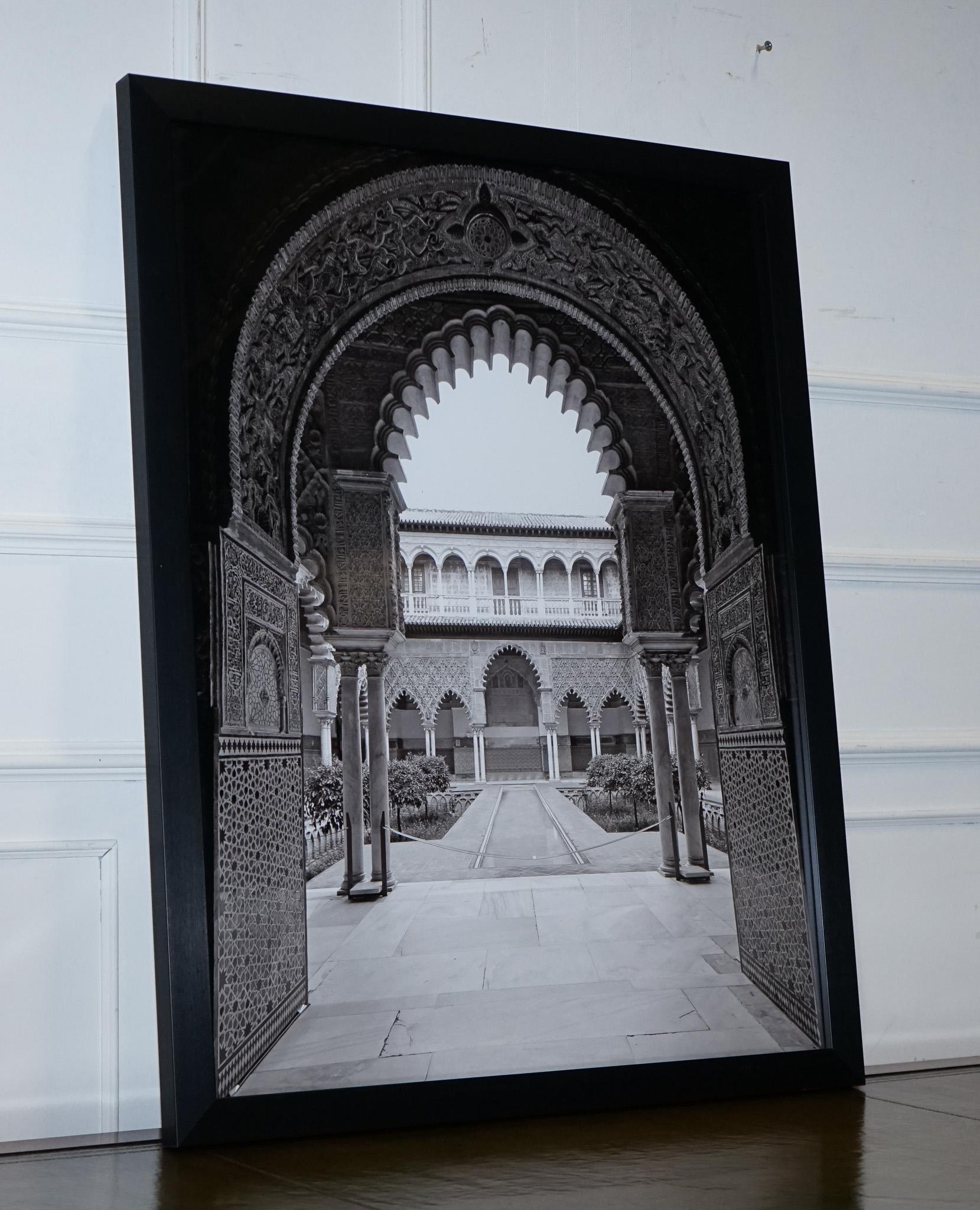 COURTYARD OF THE MAIDENS IN THE Real ALCAZAR IN SEVILLE PICTURE PRiNT ON FRAME (Handgefertigt) im Angebot