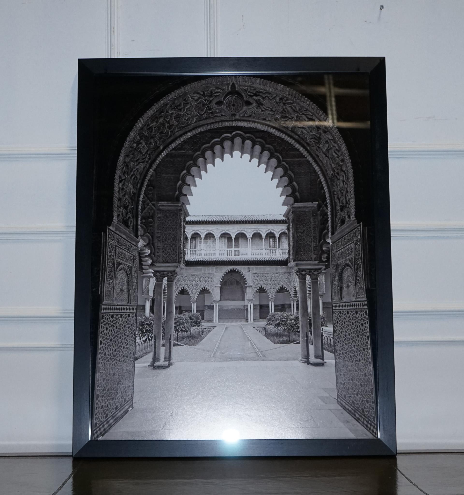 COURTYARD OF THE MAIDENS IN THE Real ALCAZAR IN SEVILLE PICTURE PRiNT ON FRAME im Zustand „Gut“ im Angebot in Pulborough, GB