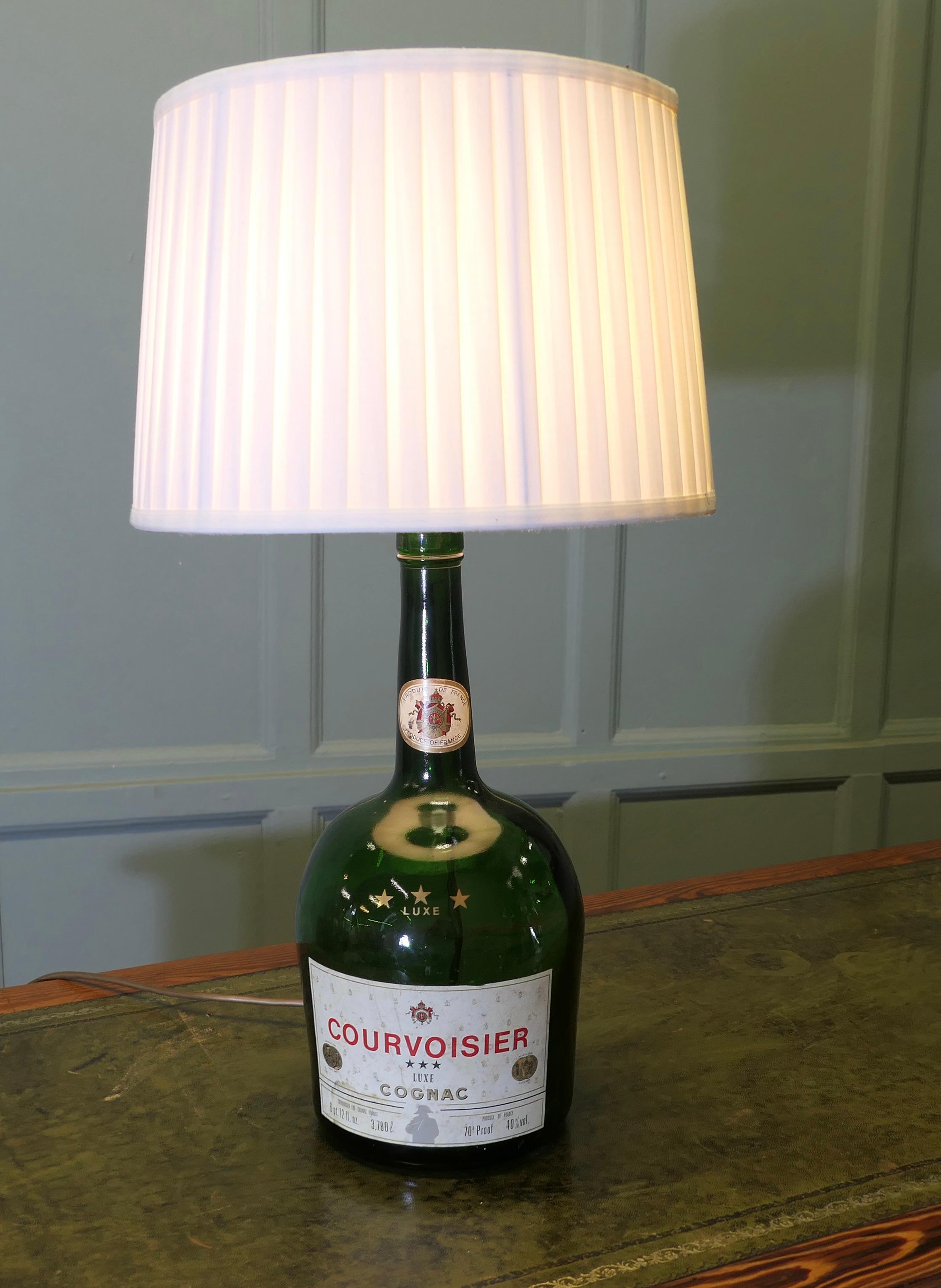 Provincial français Lampe à poser publicitaire Courvoisier 3 Star Luxe Cognac Fresh from France en vente