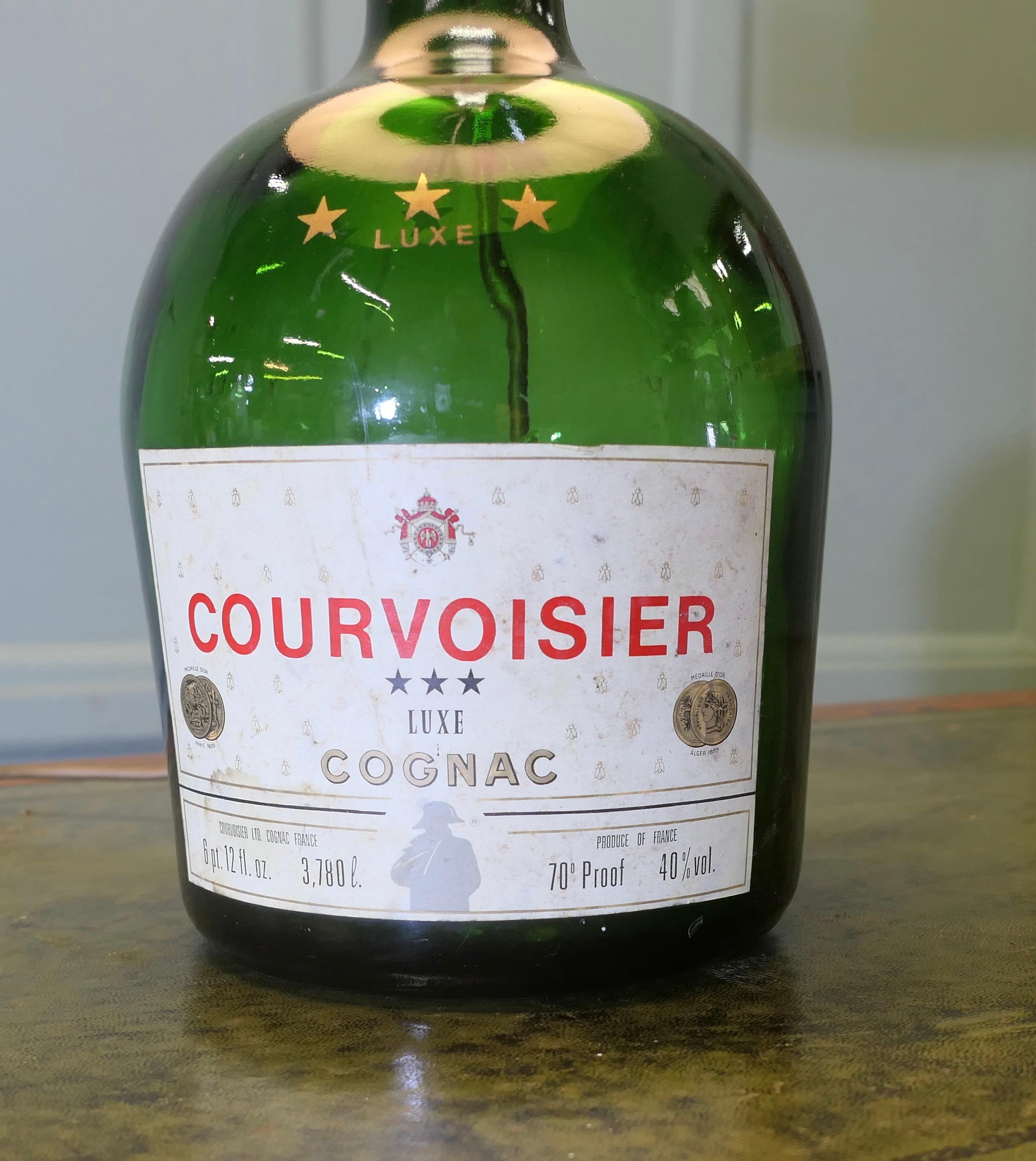 Milieu du XXe siècle Lampe à poser publicitaire Courvoisier 3 Star Luxe Cognac Fresh from France en vente
