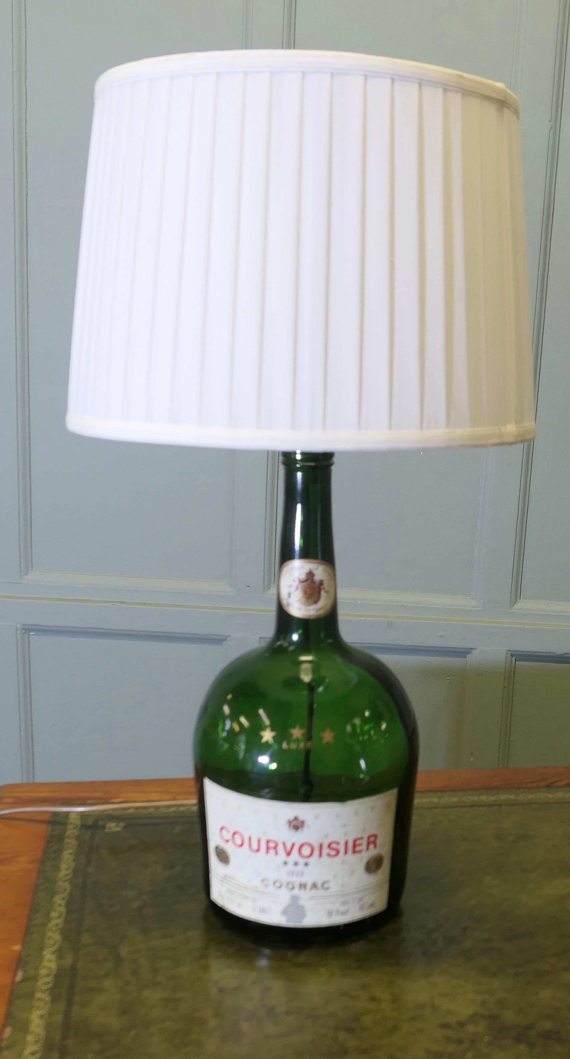 Verre brun Lampe à poser publicitaire Courvoisier 3 Star Luxe Cognac Fresh from France en vente