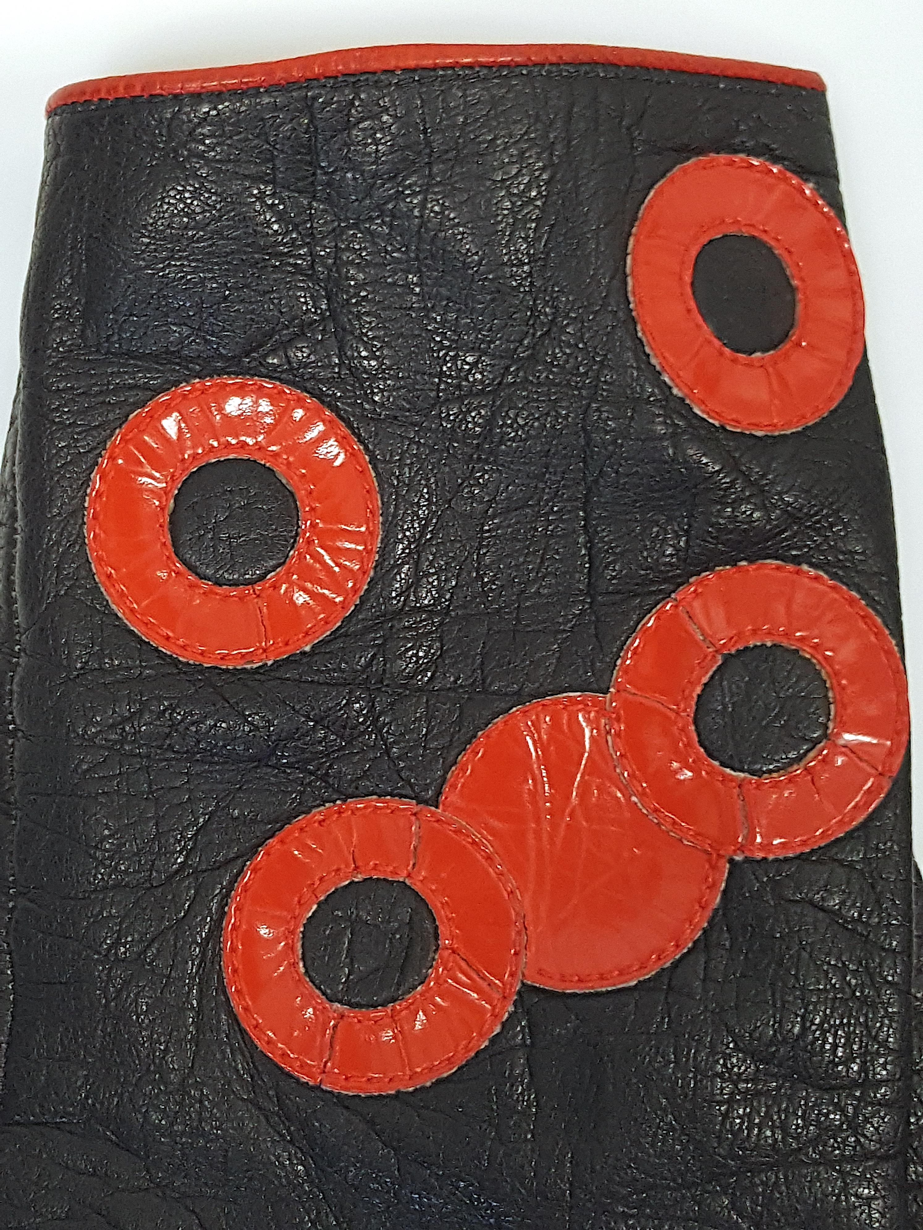 Couture 1960 Pierre CardinParis Schwarze Seidenhandschuhe mit Blasenmotiv „Creation“ aus Leder und Seide Damen im Angebot
