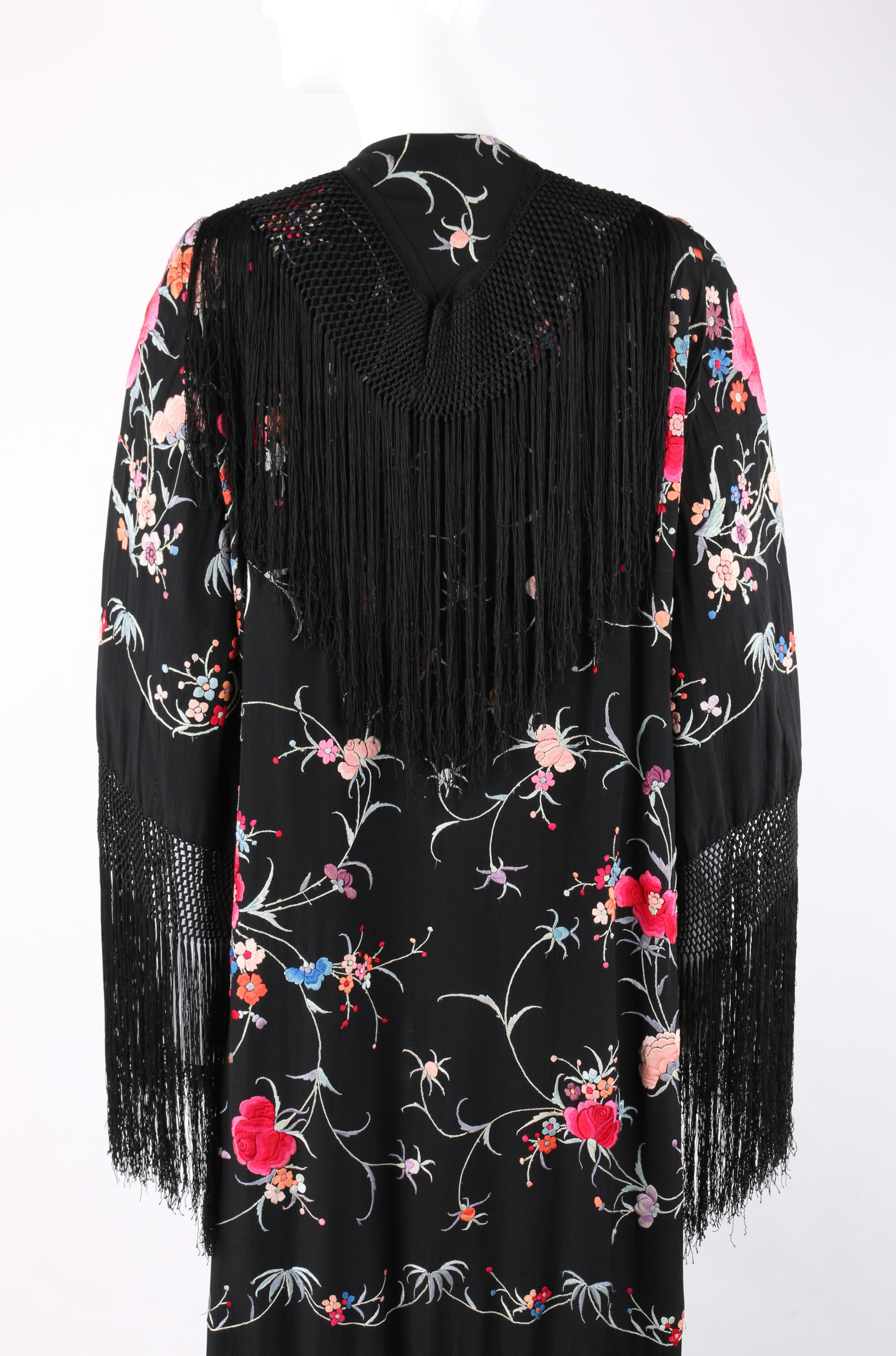 COUTURE c.1920’s Black Hand Embroidered Silk Oriental Floral Fringe Kimono Robe In Good Condition In Thiensville, WI