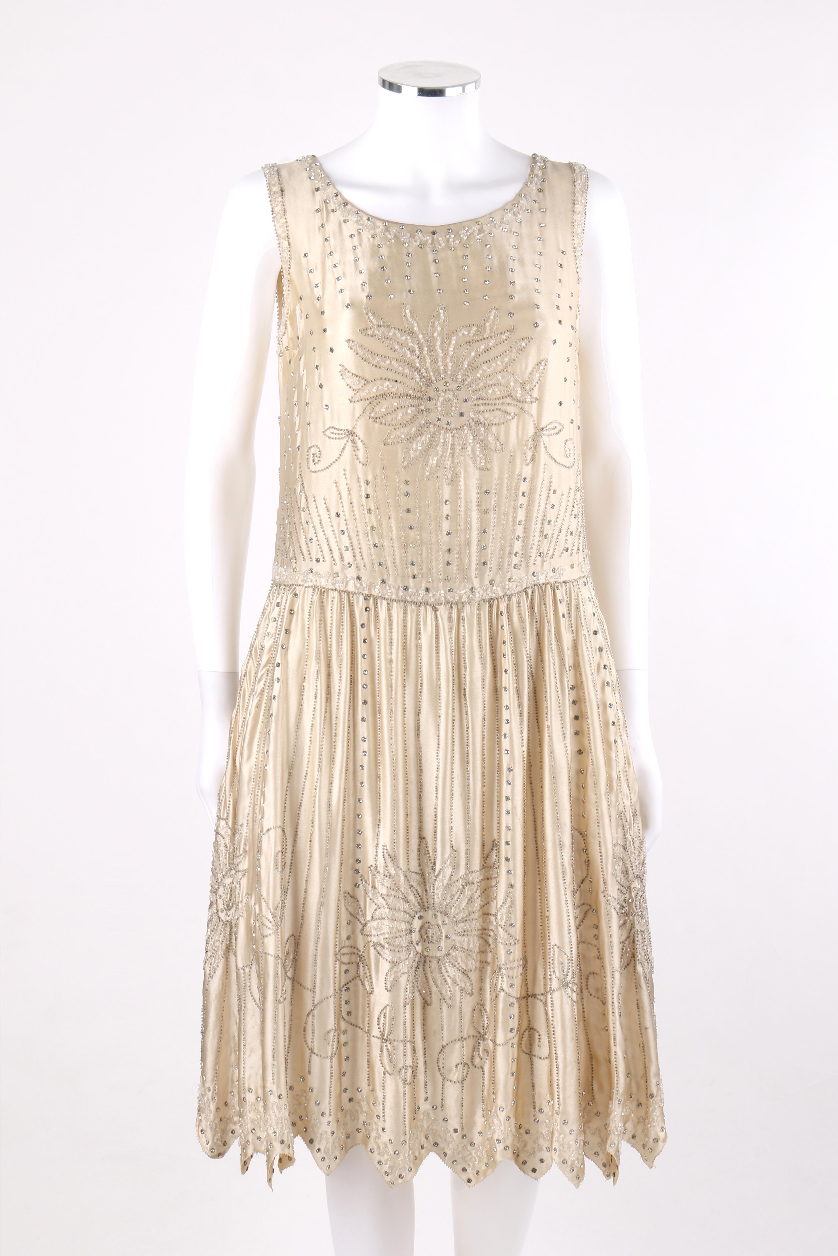 Couture c.1920er Champagner Florales Flapper-Kleid, Seide Glas Perlen Strass   (Beige) im Angebot