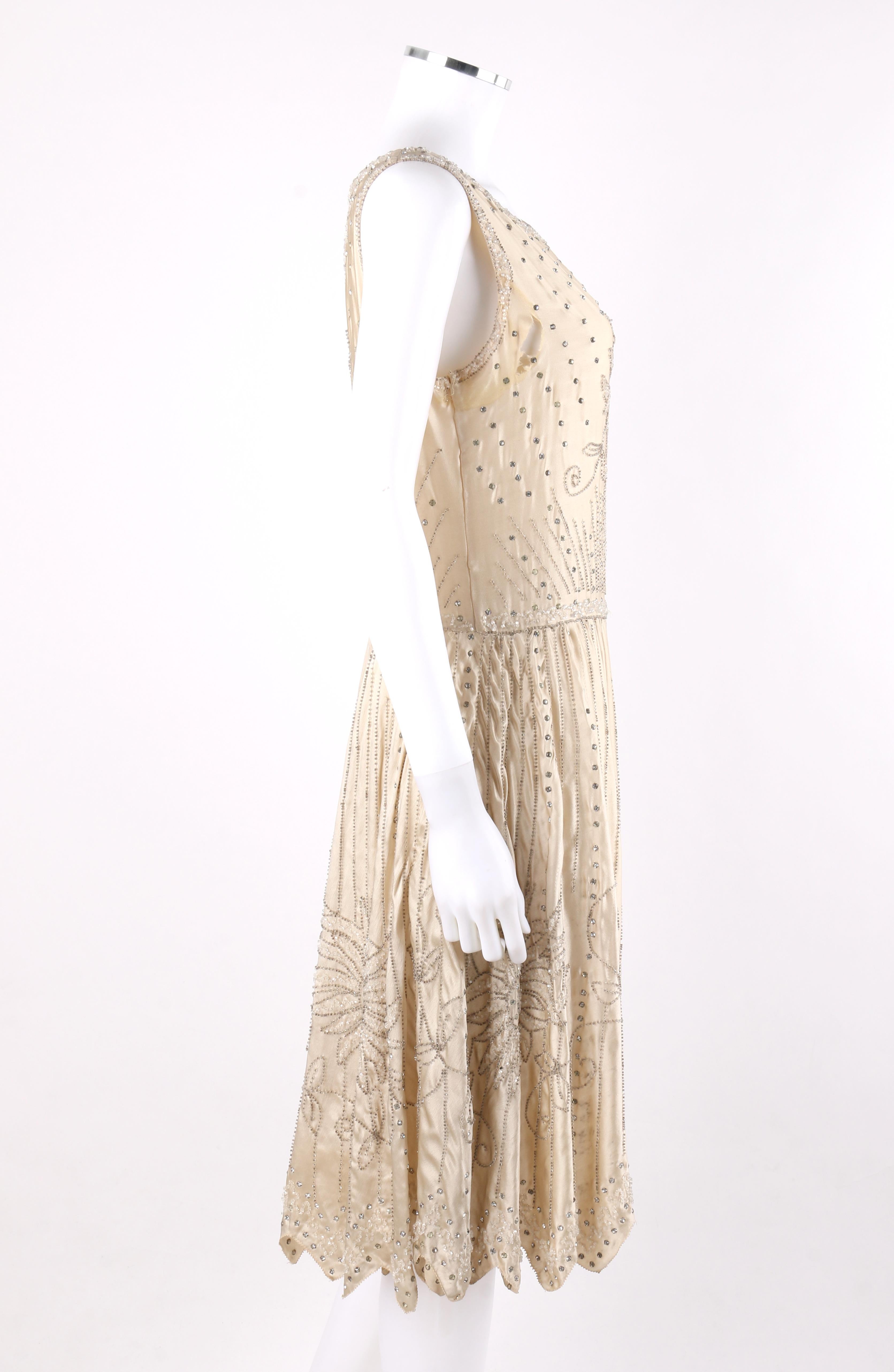 Couture c.1920er Champagner Florales Flapper-Kleid, Seide Glas Perlen Strass   im Zustand „Relativ gut“ im Angebot in Thiensville, WI