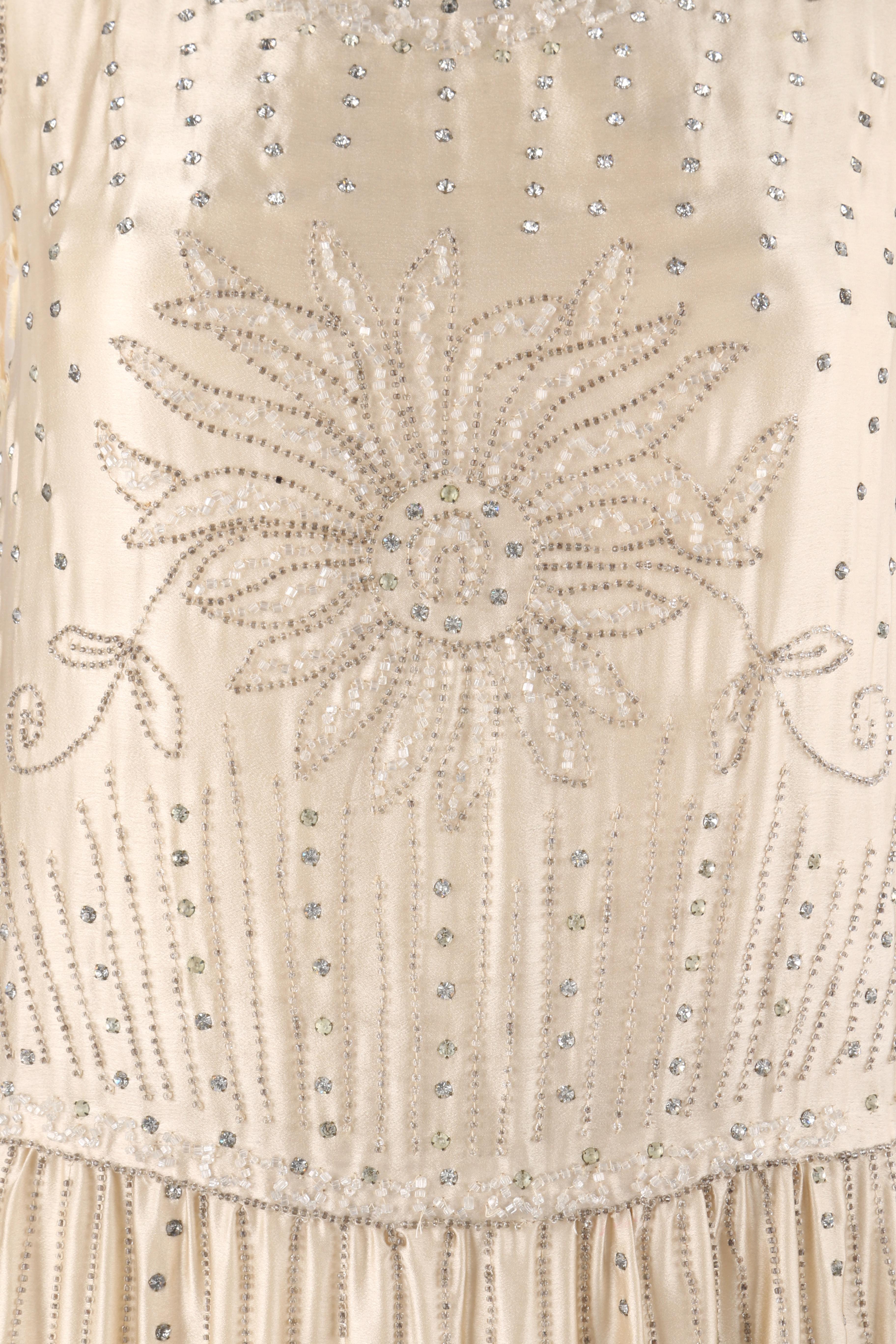Couture c.1920er Champagner Florales Flapper-Kleid, Seide Glas Perlen Strass   im Angebot 2