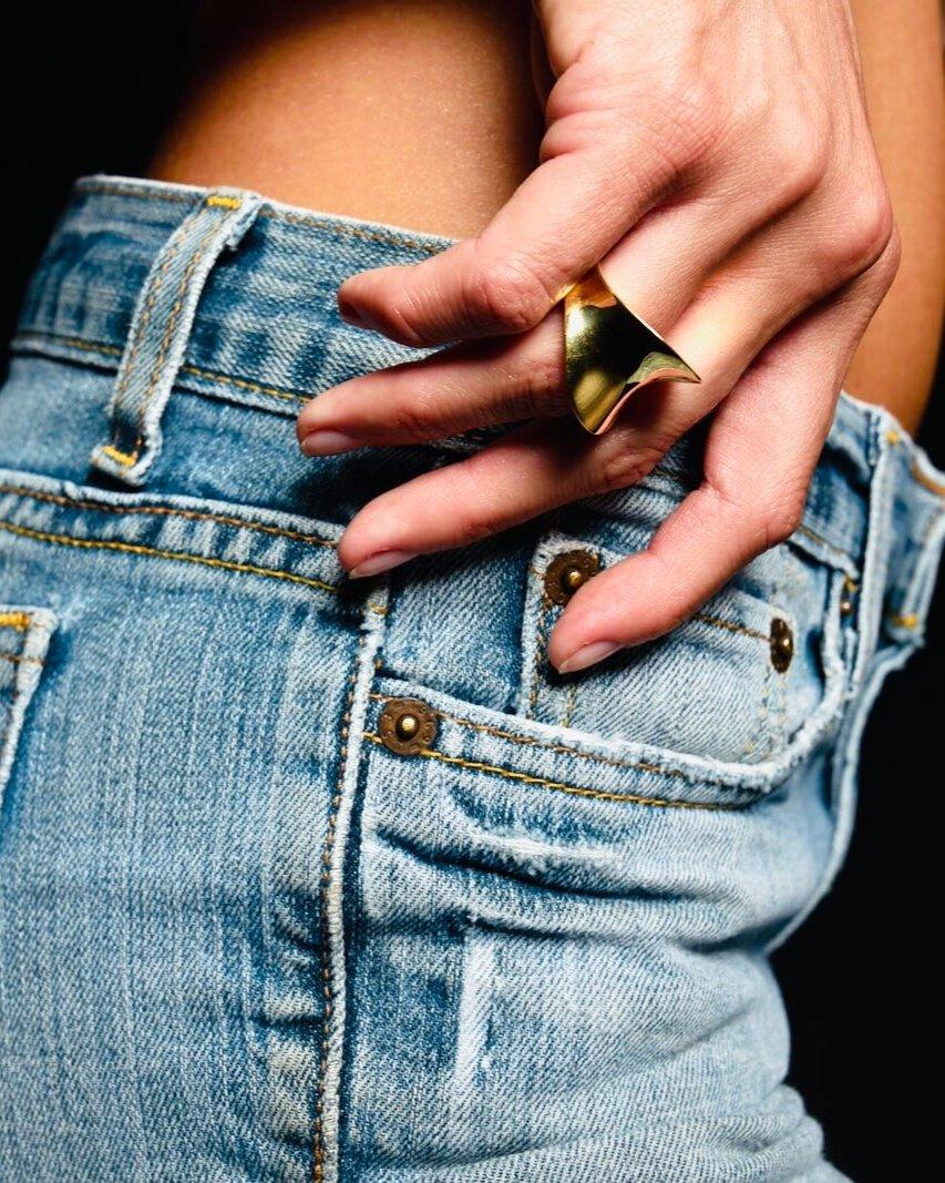 Couture-Cocktailring, massives 18 Karat Gold „Vega““-Ring von Ashley Childs, hergestellt in LA im Angebot 3