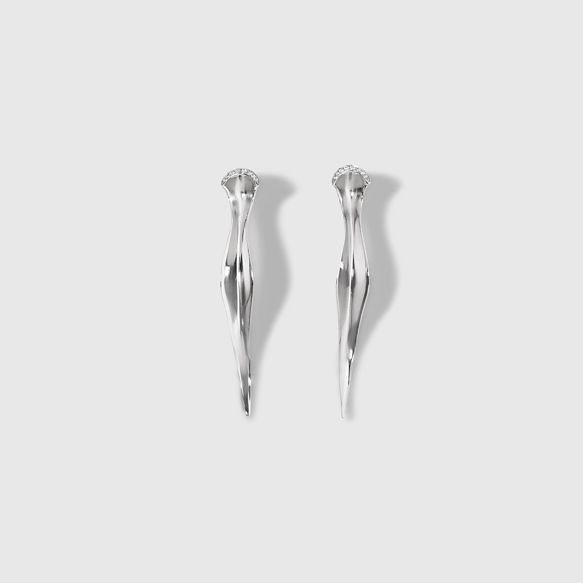 Couture Zeitgenössische skulpturale Ohrringe, Platin & 0,08 Karat weiße Pav-Diamanten für Damen oder Herren im Angebot