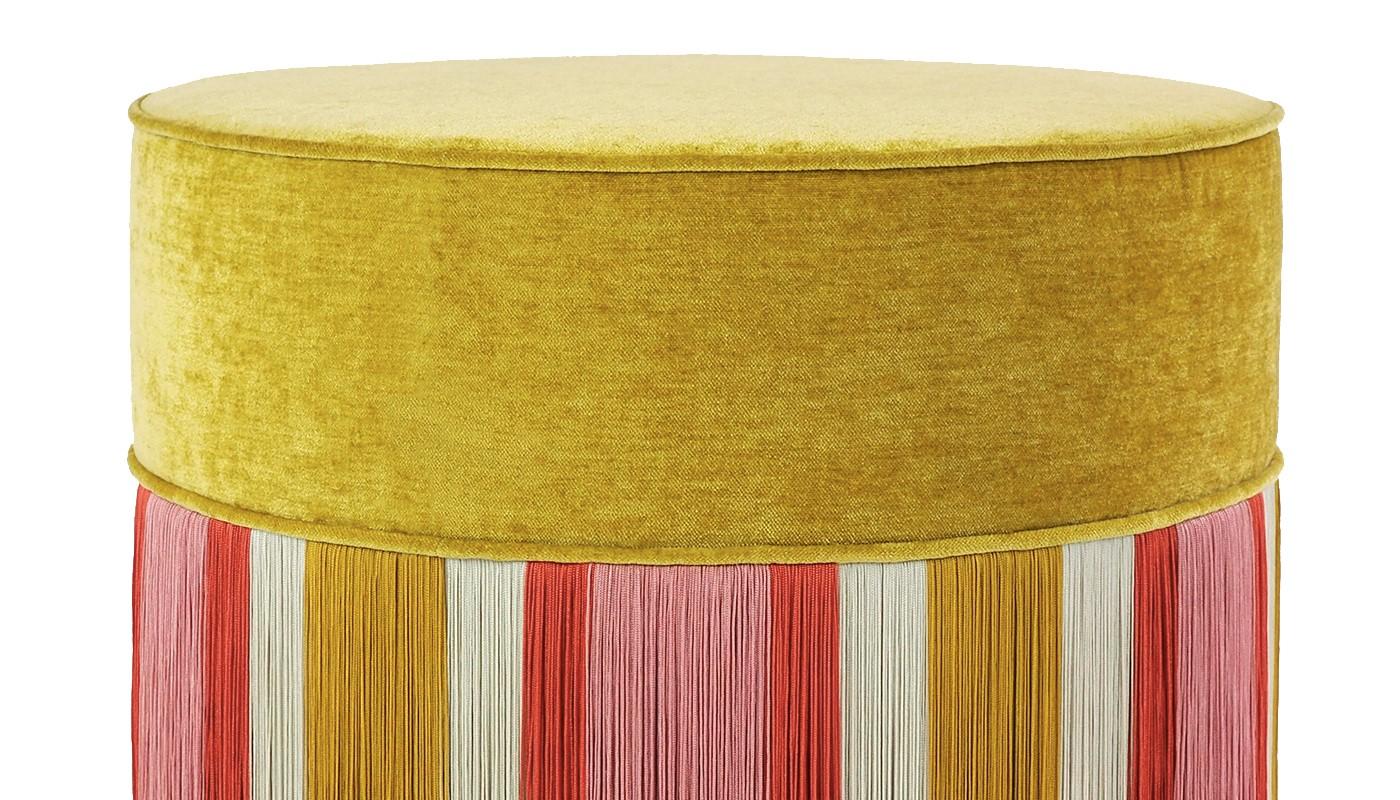 Luxurious velvet graces the cylindrical silhouette of this stunning ottoman, whose stylish and intriguing allure borrows from the geometric charm of Art Deco furniture. The piece is entirely upholstered in velvet made of acrylic (53%), polyester