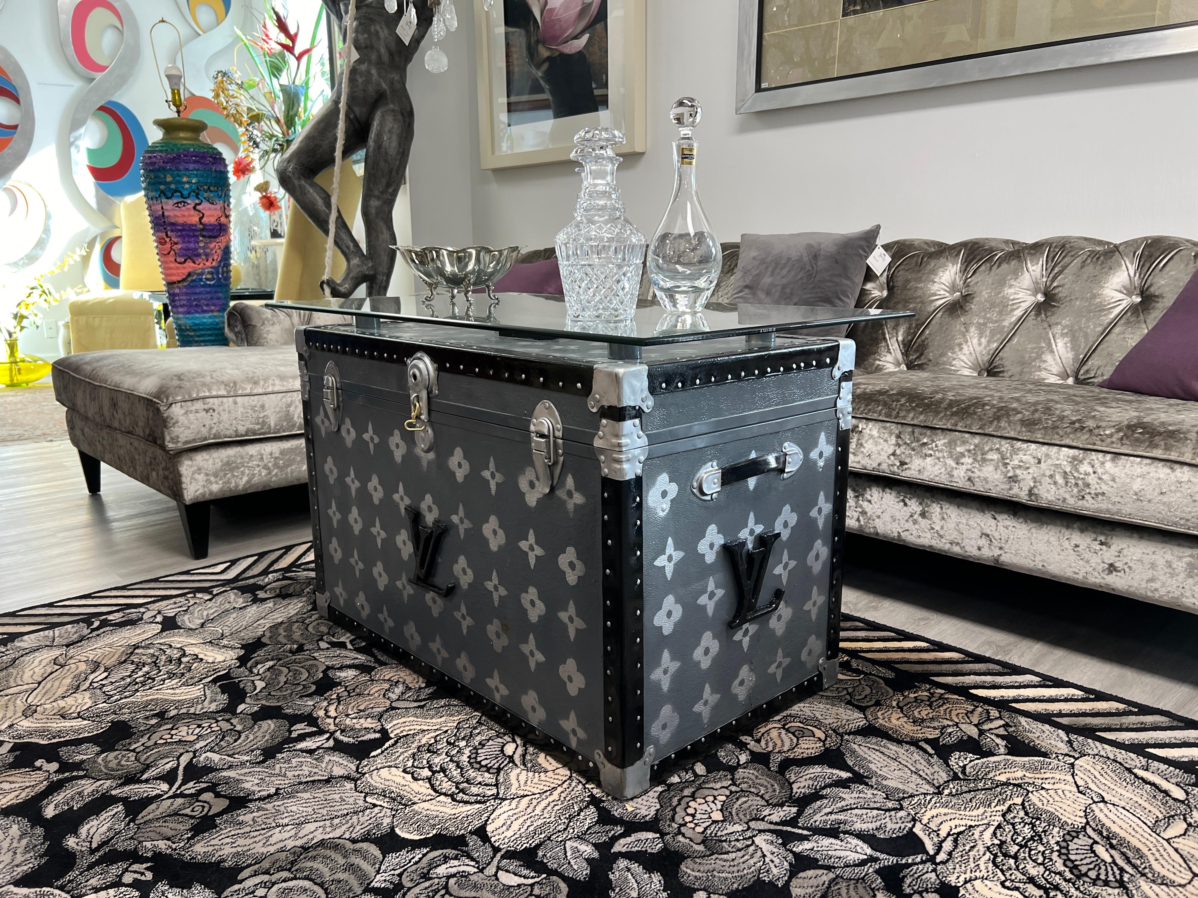 This unique coffee table is a statement piece that fuses high-fashion inspiration and pop art. A trunk has been creatively transformed into a functional and eye-catching piece of furniture, perfect for those who appreciate luxury with a playful