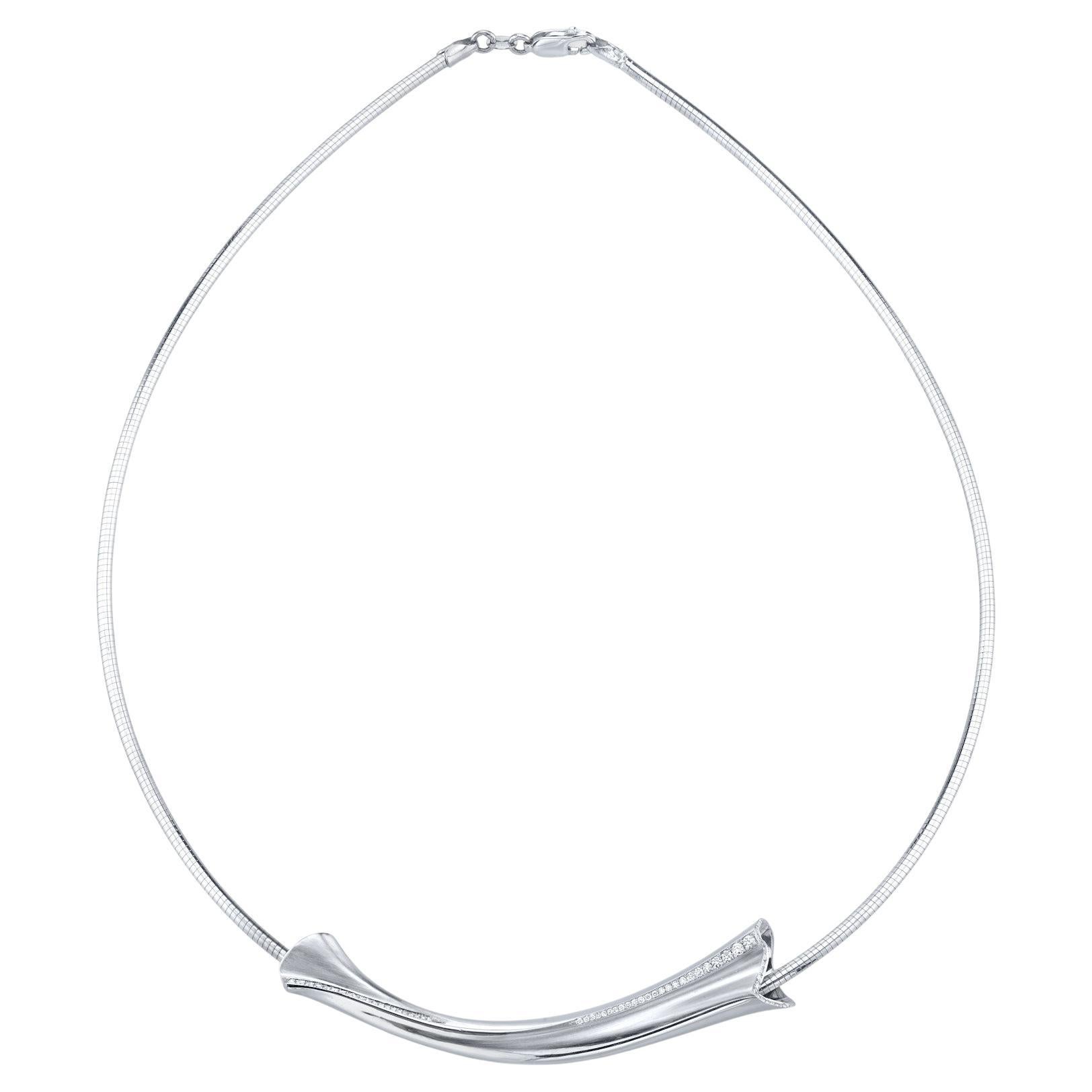 0,63 Karat Pav Diamanten Couture Skulpturale zeitgenössische Platin-Halskette mit Rohr im Angebot