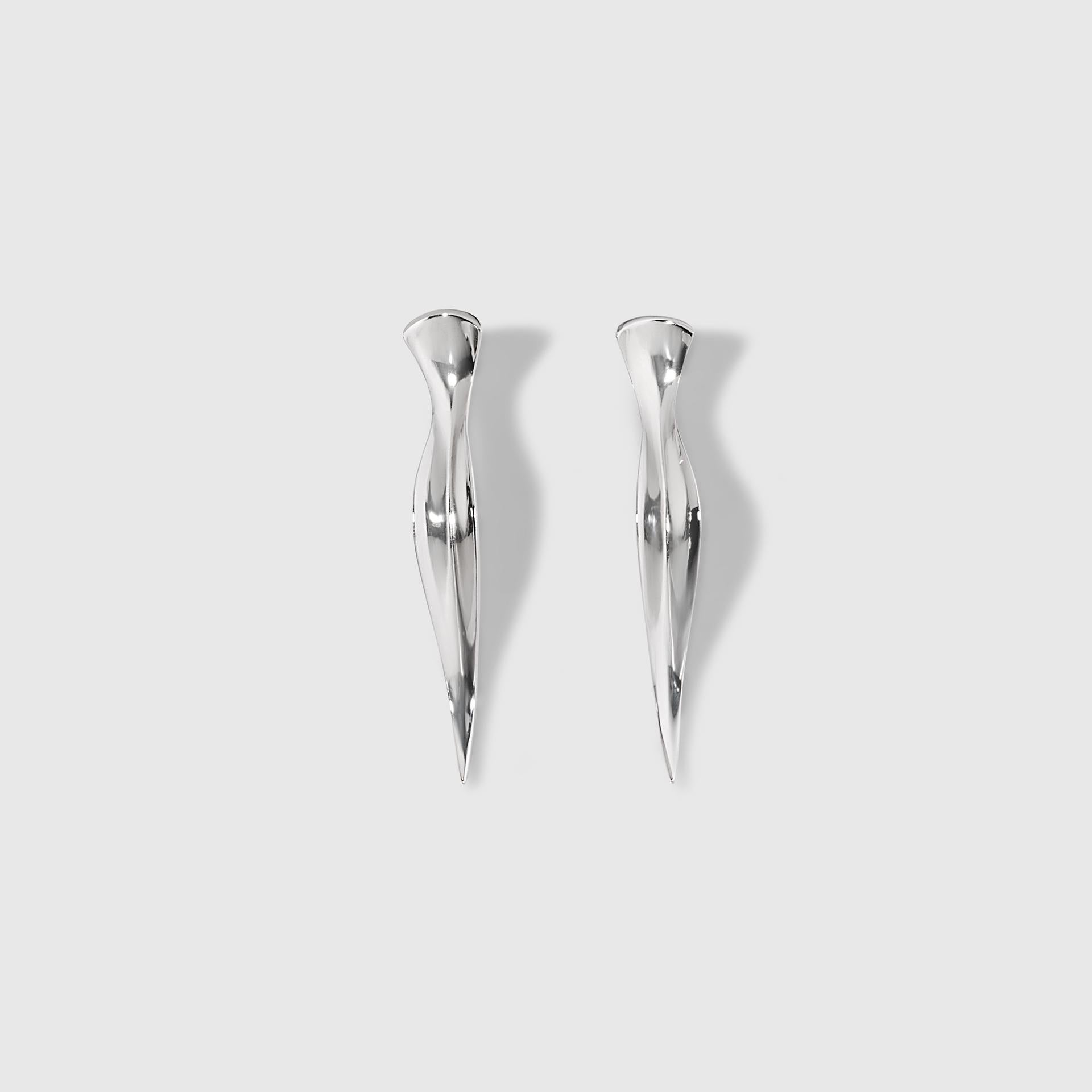Couture Sculptural Contemporary, Long Pointed Earrings in 18K White Gold For Sale 1