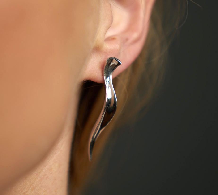 Couture Sculptural Contemporary, Long Pointed Earrings in 18K White Gold For Sale 4