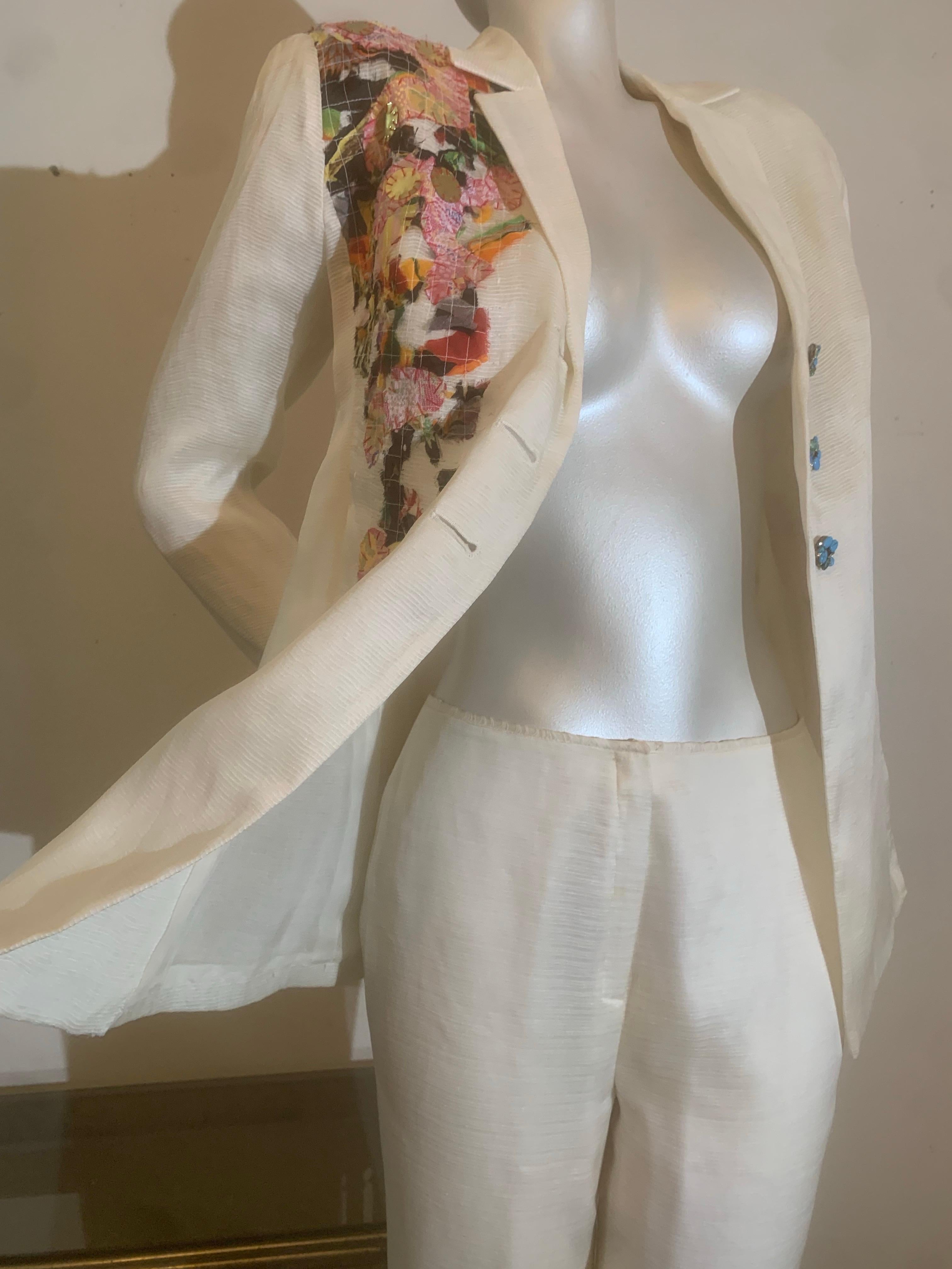 Tailleur primaverile Couture in organza a coste bianche stratificate con applicazioni in tessuto floreale in vendita 5