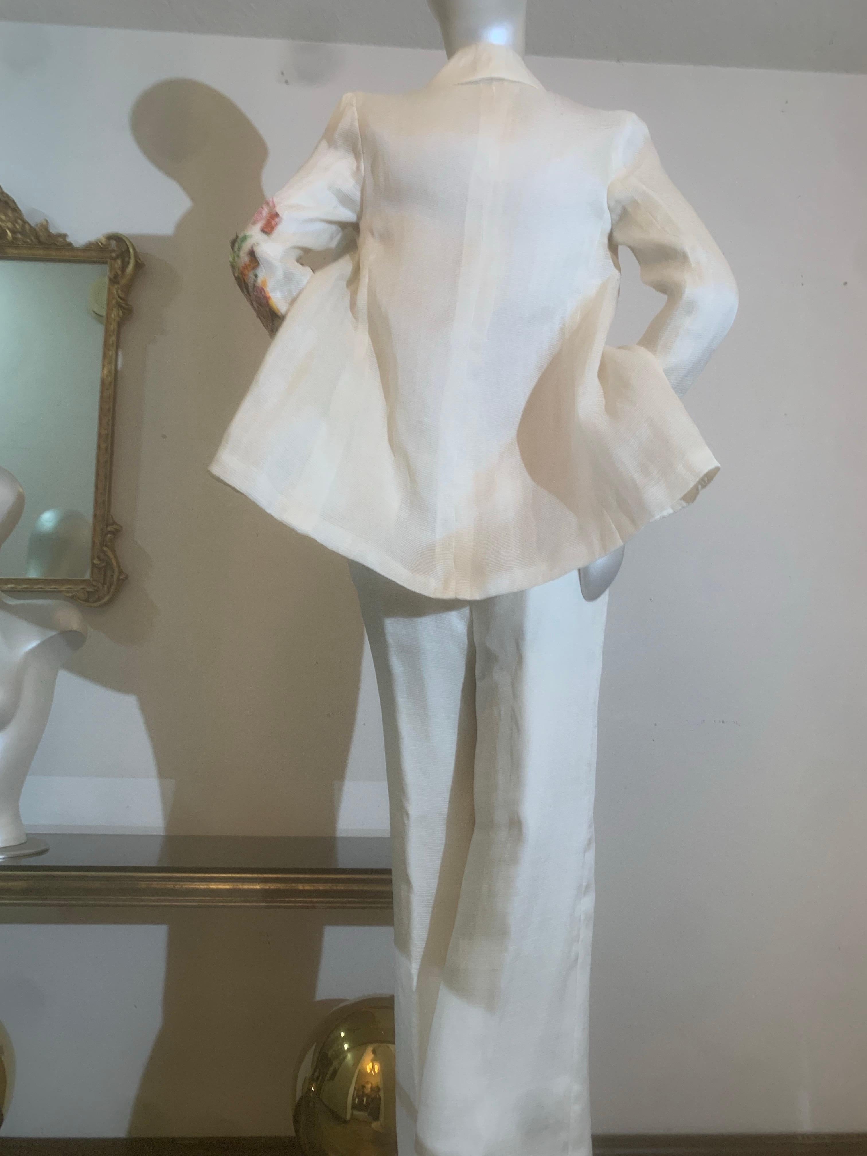 Tailleur primaverile Couture in organza a coste bianche stratificate con applicazioni in tessuto floreale in vendita 9