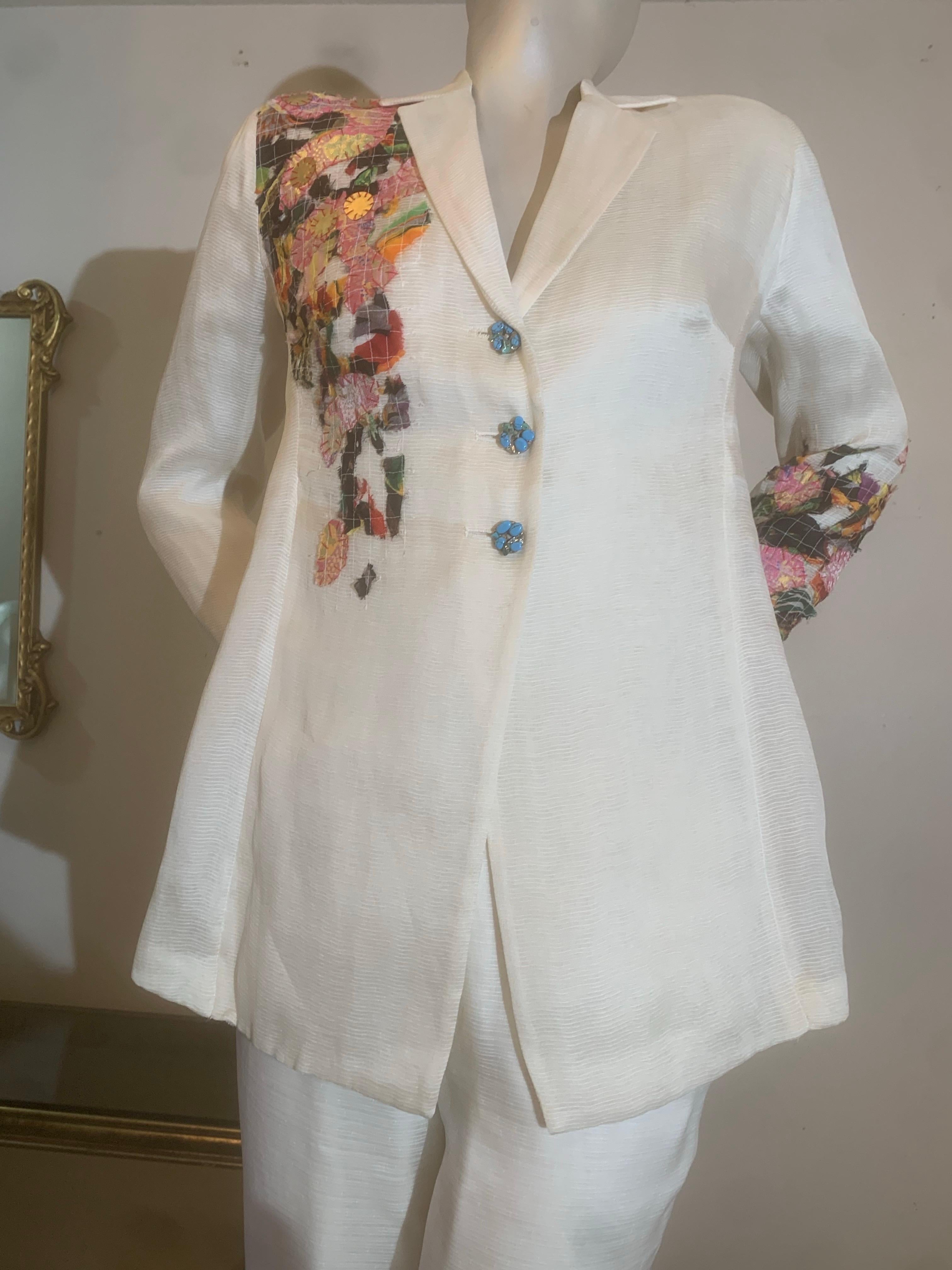Donna Tailleur primaverile Couture in organza a coste bianche stratificate con applicazioni in tessuto floreale in vendita