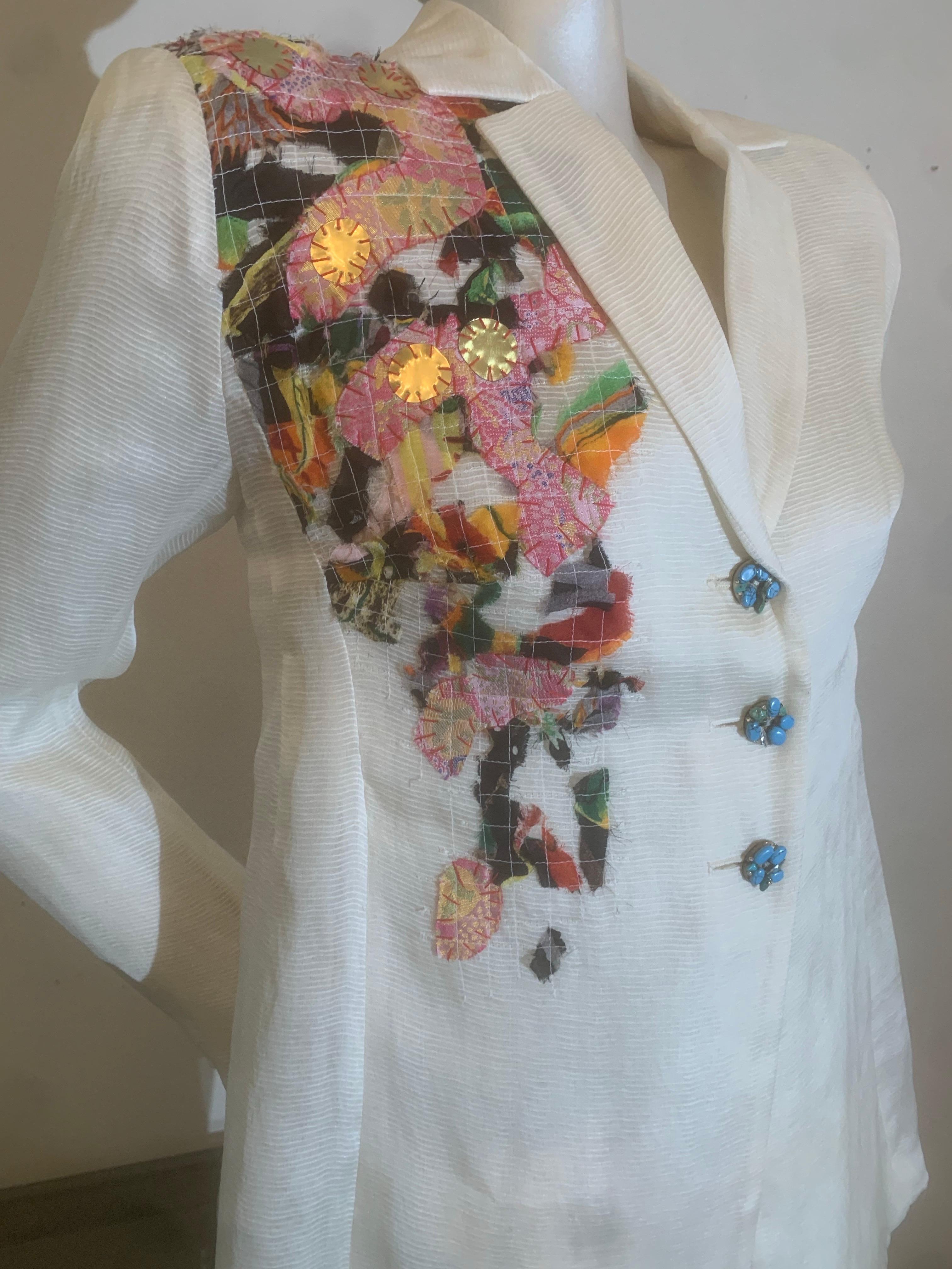 Tailleur primaverile Couture in organza a coste bianche stratificate con applicazioni in tessuto floreale in vendita 3