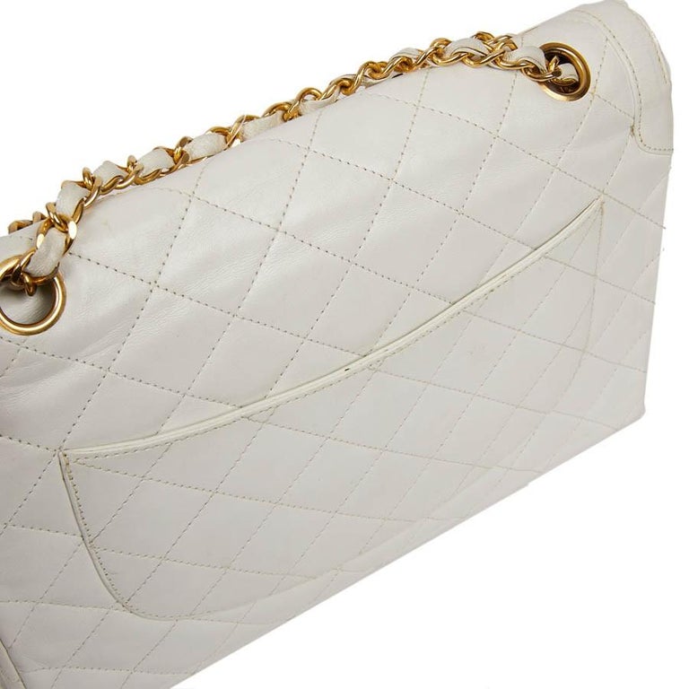 Couture Timeless CHANEL Vintage Bag in White Lambskin Leather For Sale 6