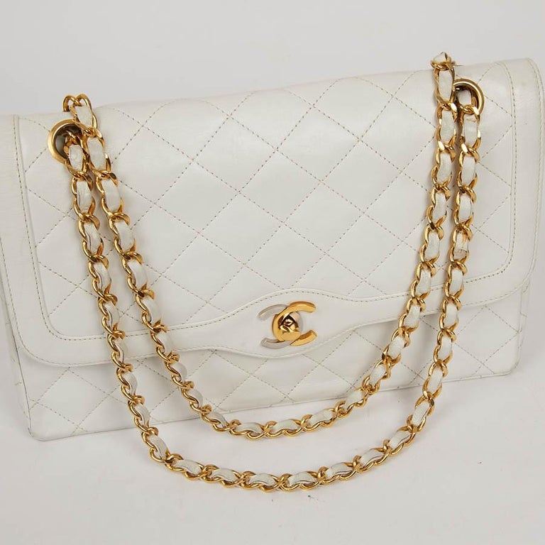 Couture Timeless CHANEL Vintage Bag in White Lambskin Leather For Sale 7