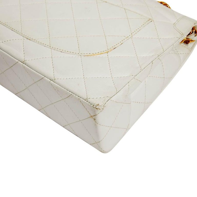 Couture Timeless CHANEL Vintage Bag in White Lambskin Leather For Sale 3