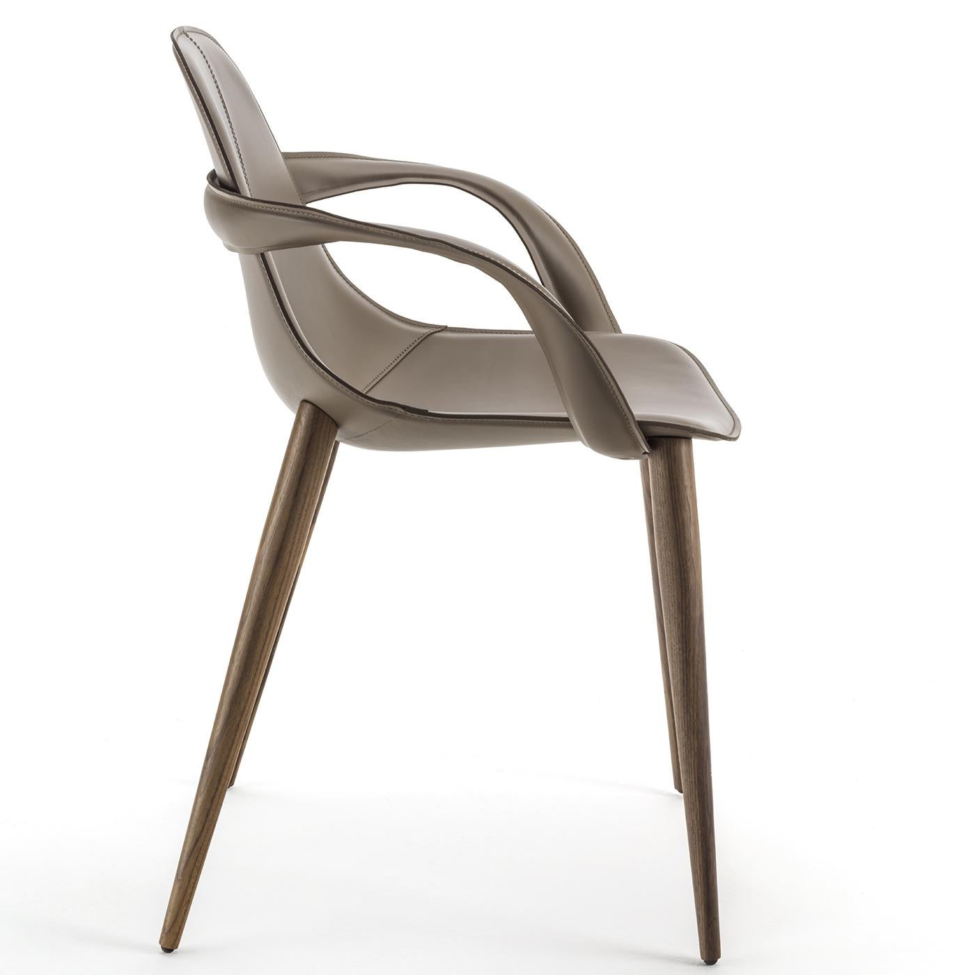 Moderne Chaise Couture à pieds en bois de Stefano Bigi en vente