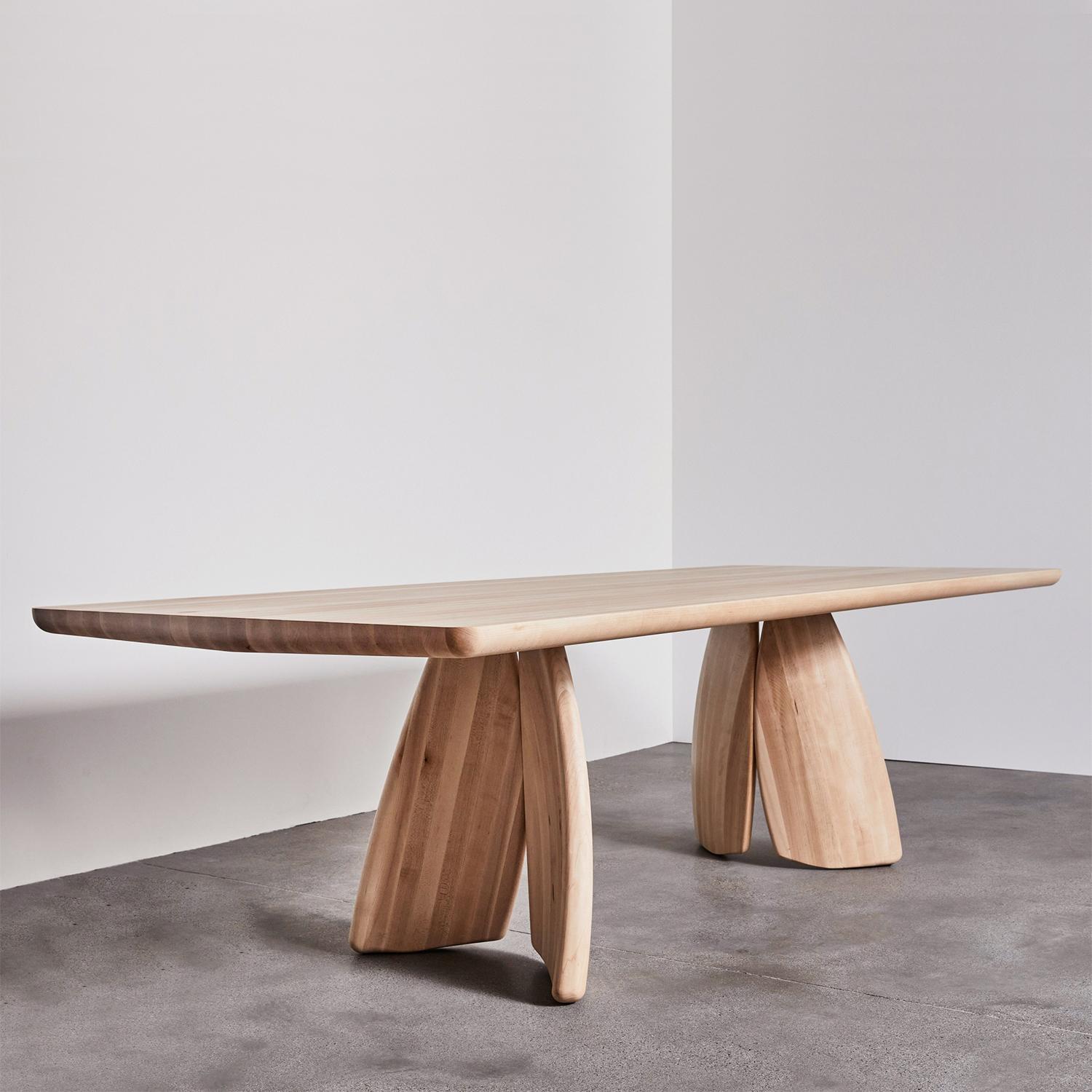 Dining table Cove Oak with all structure in solid oak, 
with curvy base shape and top in glued lists with rounded sides.
Also available in solid walnut wood, on request.
Also available in:
L200xD100xH75cm, price: 11900,00€
L220xD100xH75cm,