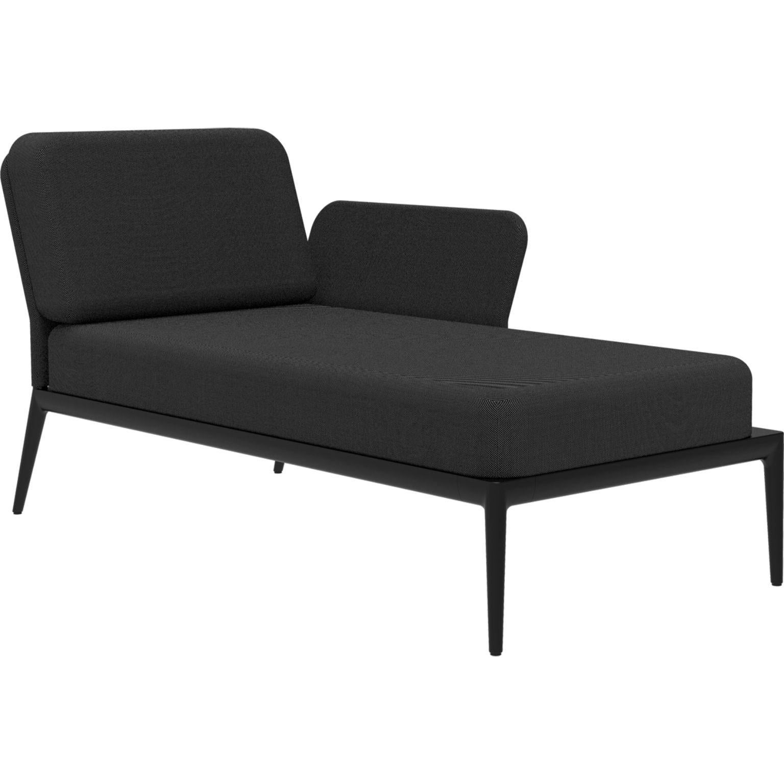 Cover Black Left Chaise Longue by MOWEE
Dimensions: D80 x W155 x H81 cm (seat height 42 cm).
Material: Aluminum and upholstery.
Weight: 28 kg.
Also available in different colors and finishes. Please contact us.

An unmistakable collection for