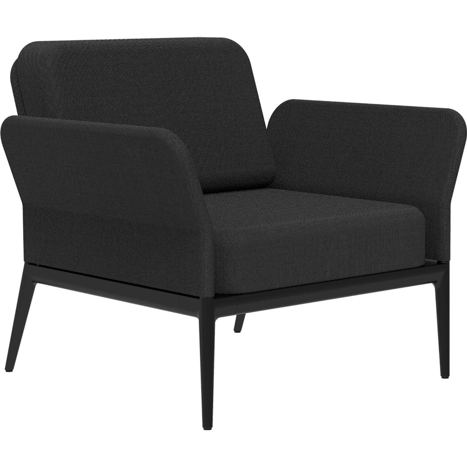 Cover Black Longue Chair by MOWEE
Dimensions: D83 x W91 x H81 cm (seat height 42 cm).
Material: Aluminum and upholstery.
Weight: 20 kg.
Also available in different colors and finishes. 

An unmistakable collection for its beauty and