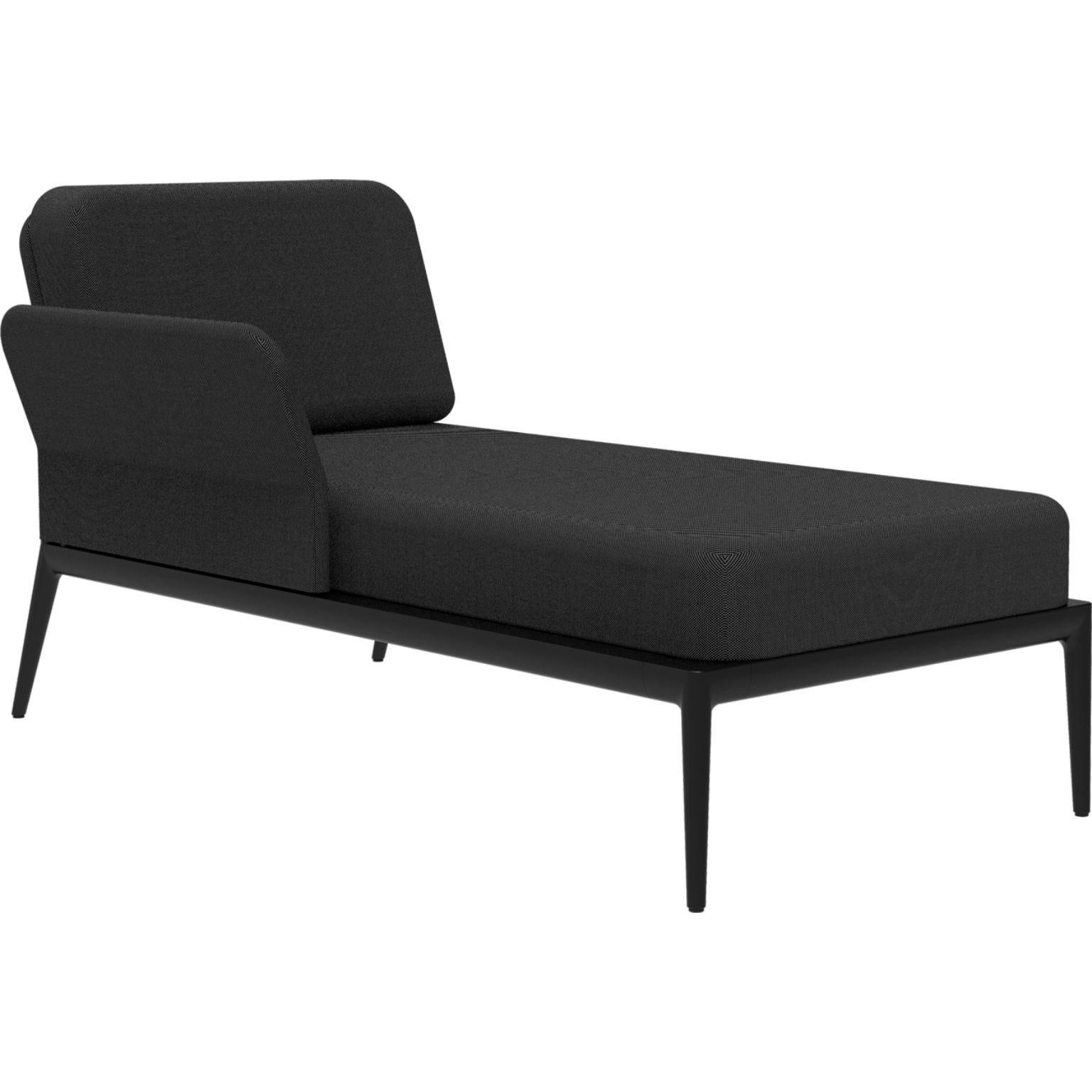 Cover Black Right Chaise Longue by MOWEE
Dimensions: D 80 x W 155 x H 81 cm (seat height 42 cm).
Material: Aluminum and upholstery.
Weight: 28 kg.
Also available in different colors and finishes. Please contact us.

An unmistakable collection