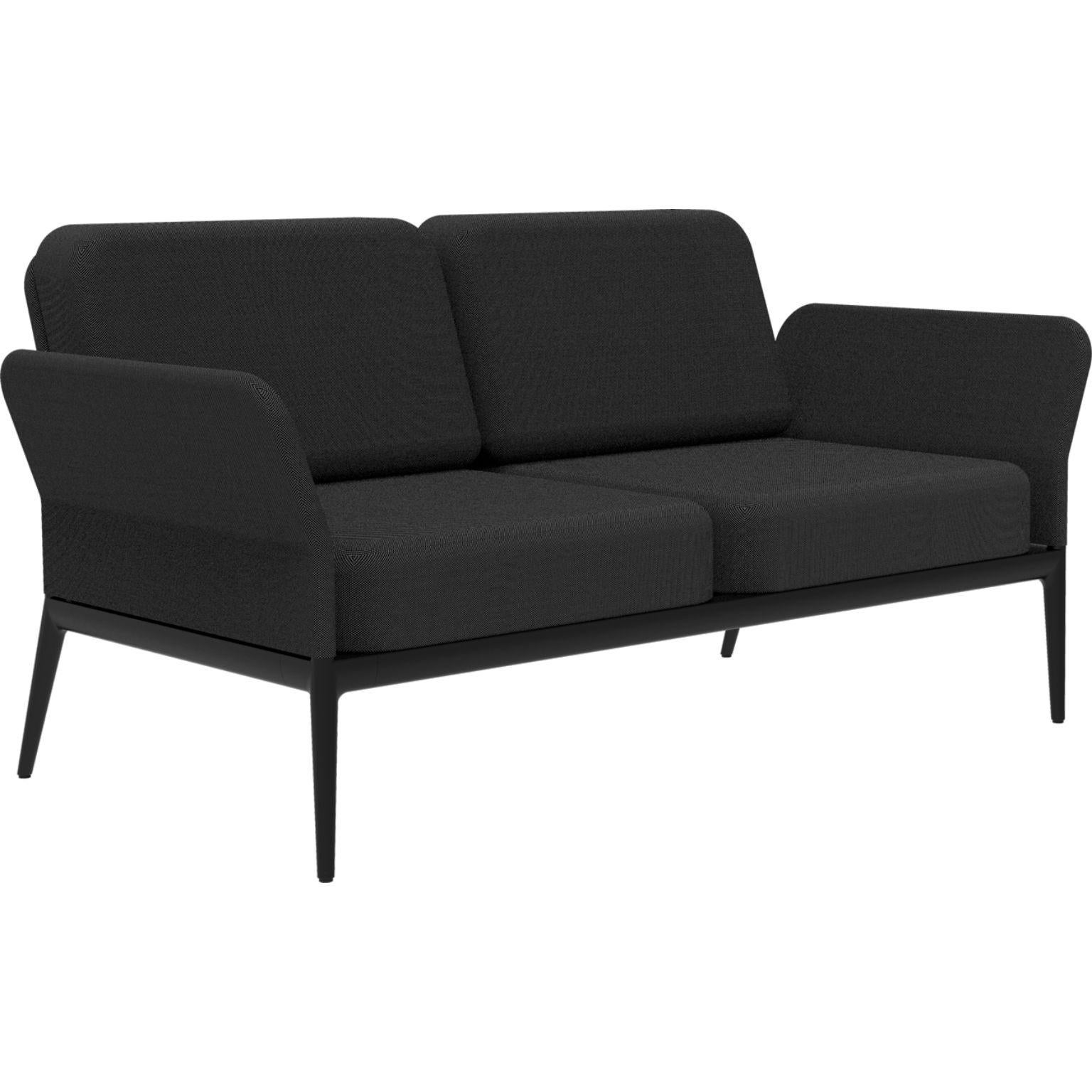 Cover black sofa by MOWEE
Dimensions: D83 x W160 x H81 cm (seat height 42 cm).
Material: Aluminum and upholstery.
Weight: 32 kg.
Also available in different colors and finishes. 

An unmistakable collection for its beauty and robustness. A