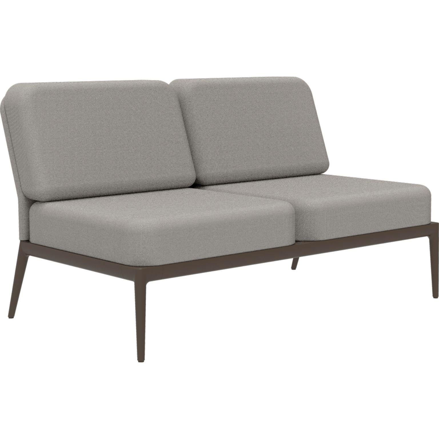 Cover bronze double central sofá by MOWEE
Dimensions: D 83 x W 136 x H 81 cm
Material: Aluminium, Upholstery 
Weight: 27 kg
Also available in different colours and finishes.

An unmistakable collection for its beauty and robustness. A tribute