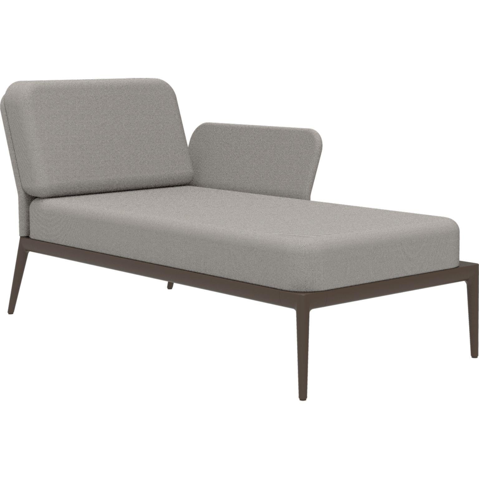 Cover Bronze Left Chaise Longue by MOWEE
Dimensions: D80 x W155 x H81 cm (seat height 42 cm).
Material: Aluminum and upholstery.
Weight: 28 kg.
Also available in different colors and finishes. Please contact us.

An unmistakable collection for