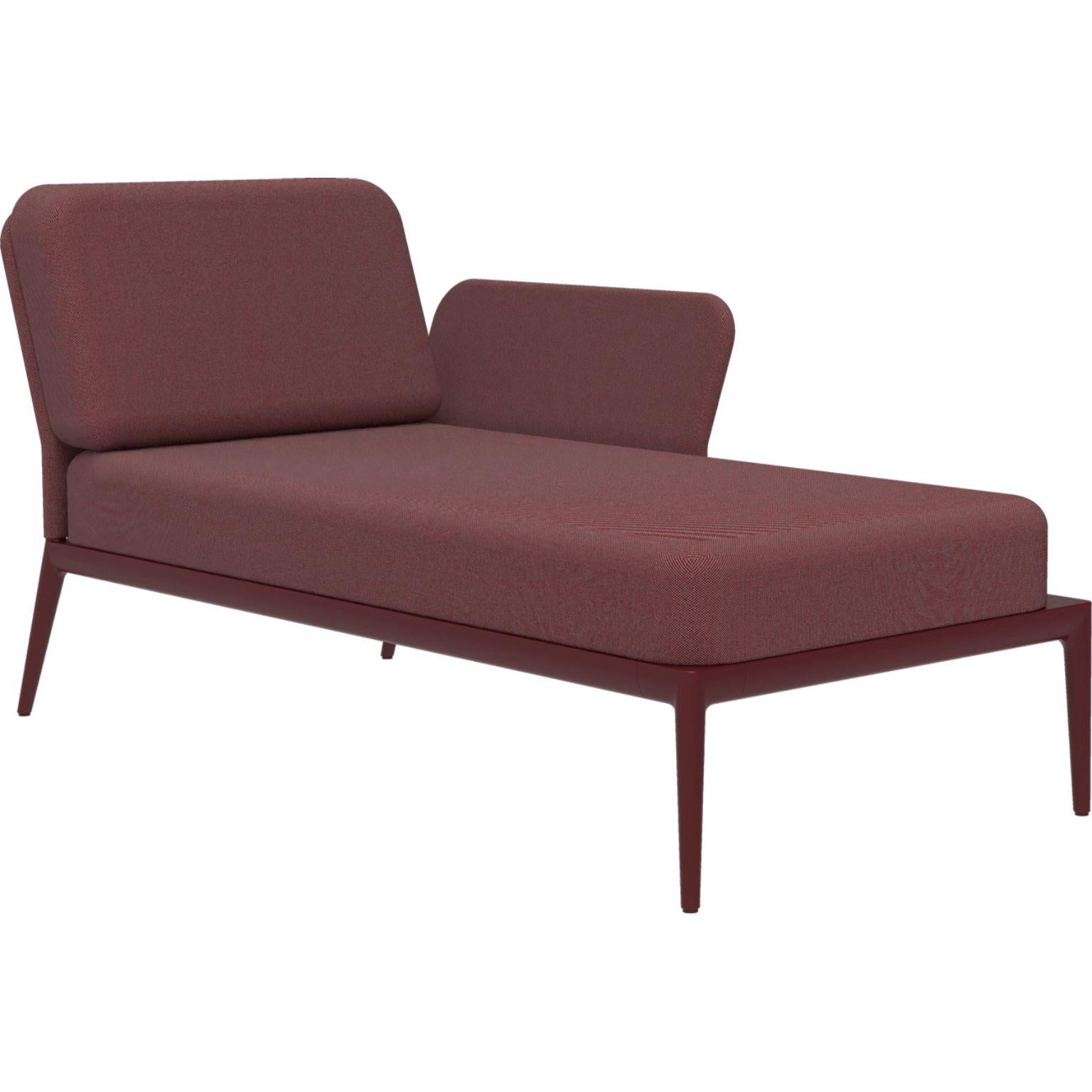 Cover Burgundy Left Chaise Longue by MOWEE
Dimensions: D80 x W155 x H81 cm (seat height 42 cm).
Material: Aluminum and upholstery.
Weight: 28 kg.
Also available in different colors and finishes. Please contact us.

An unmistakable collection