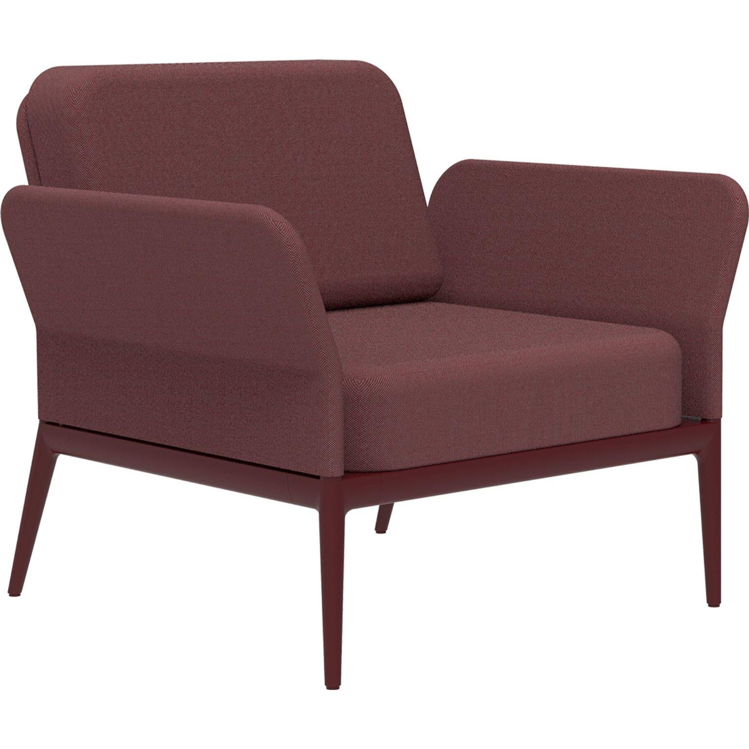 Cover Burgundy Longue Chair by MOWEE
Dimensions: D83 x W91 x H81 cm (seat height 42 cm).
Material: Aluminum and upholstery.
Weight: 20 kg.
Also available in different colors and finishes.

An unmistakable collection for its beauty and