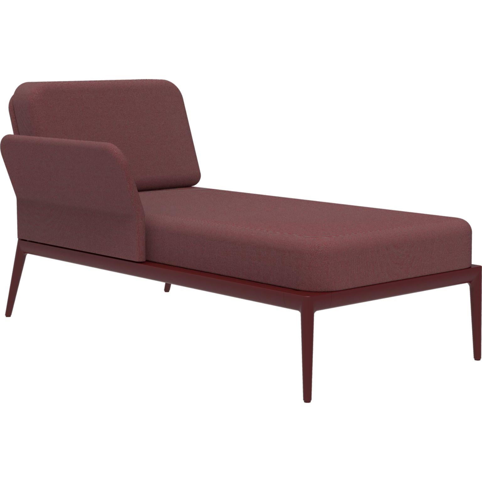 Cover Burgundy Right Chaise Longue by MOWEE
Dimensions: D 80 x W 155 x H 81 cm (seat height 42 cm).
Material: Aluminum and upholstery.
Weight: 28 kg.
Also available in different colors and finishes. Please contact us.

An unmistakable