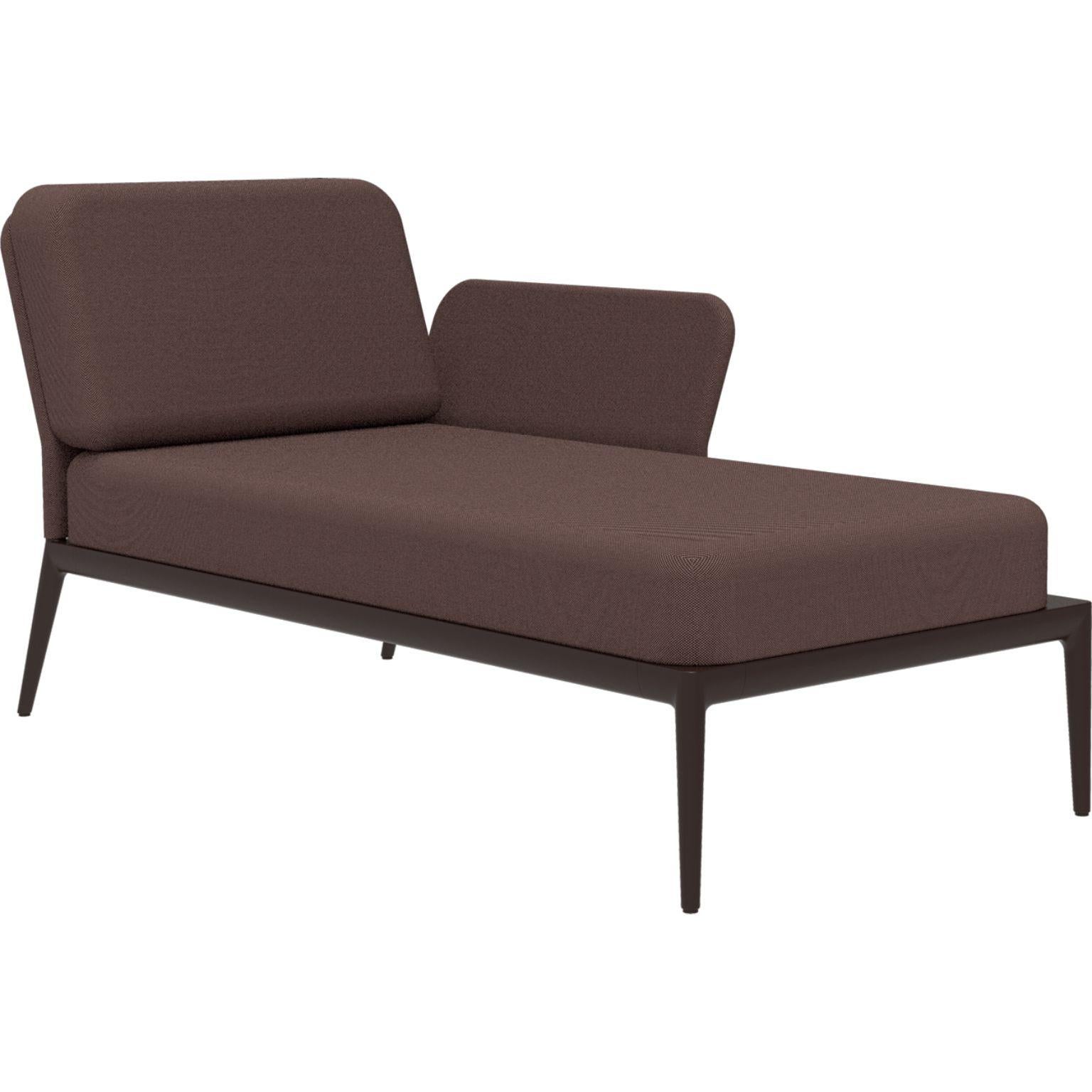 Cover Chocolate Left Chaise Longue by MOWEE
Dimensions: D80 x W155 x H81 cm (seat height 42 cm).
Material: Aluminum and upholstery.
Weight: 28 kg.
Also available in different colors and finishes. Please contact us.

An unmistakable collection