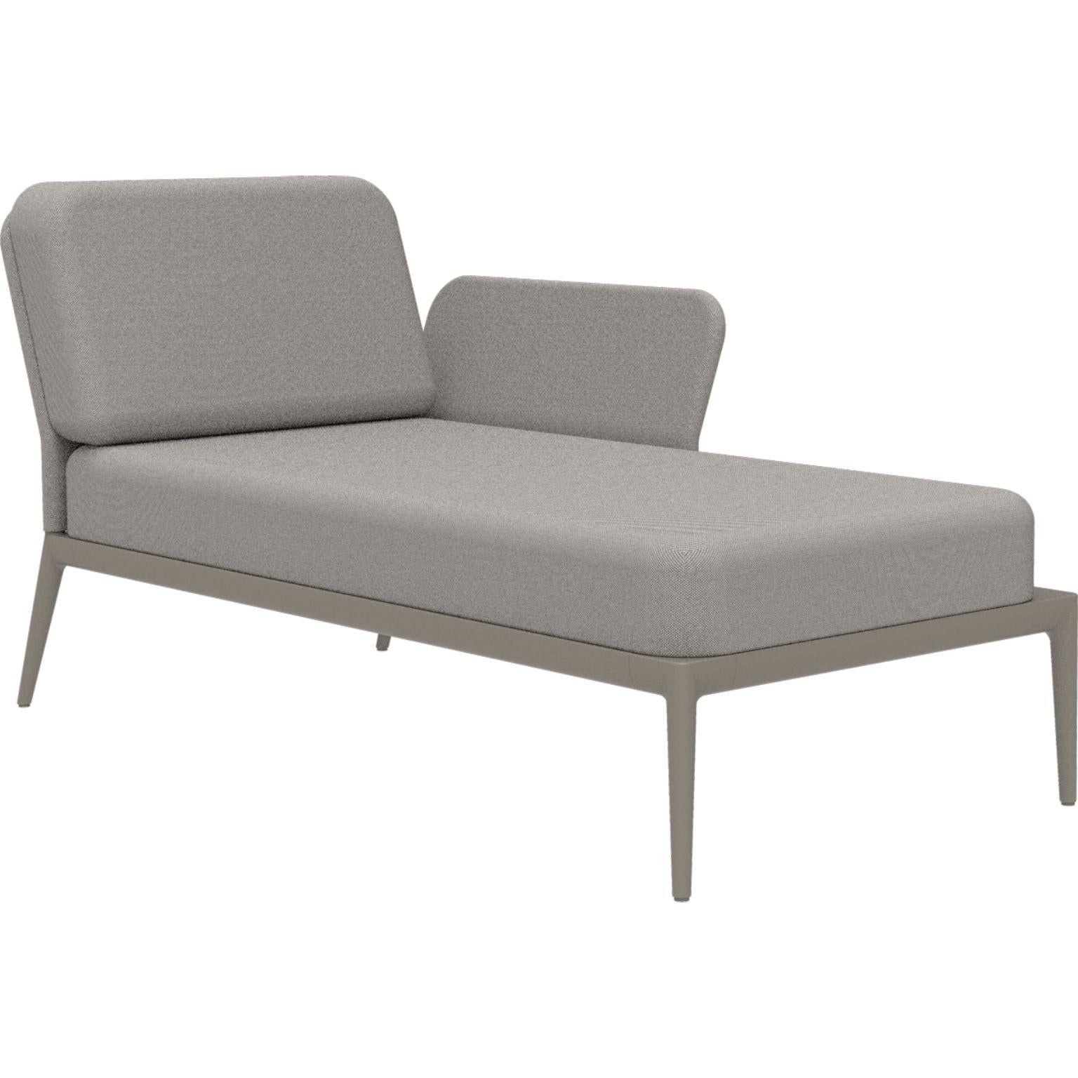 Cover Cream Left Chaise Longue by MOWEE
Dimensions: D80 x W155 x H81 cm (seat height 42 cm).
Material: Aluminum and upholstery.
Weight: 28 kg.
Also available in different colors and finishes. Please contact us.

An unmistakable collection for