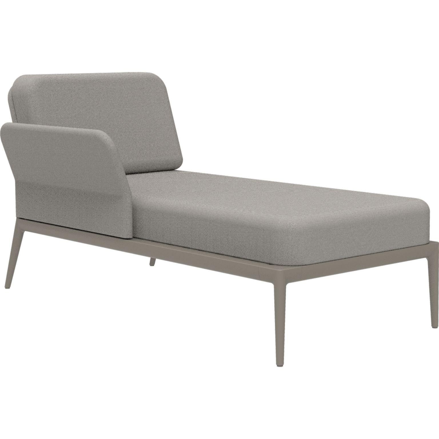 Cover Cream Right Chaise Longue by MOWEE
Dimensions: D 80 x W 155 x H 81 cm (seat height 42 cm).
Material: Aluminum and upholstery.
Weight: 28 kg.
Also available in different colors and finishes. Please contact us.

An unmistakable collection