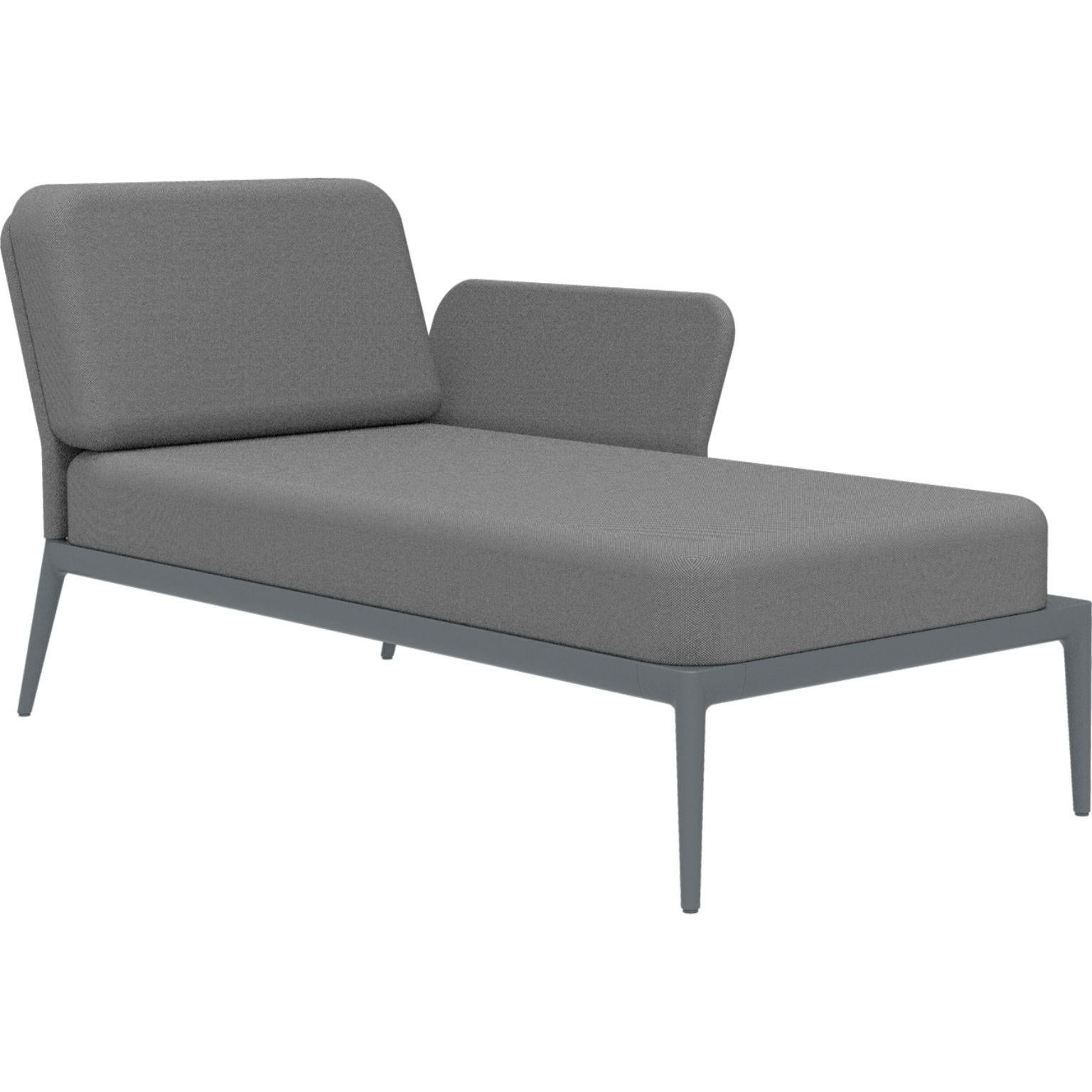 Cover Grey Left Chaise Longue by MOWEE
Dimensions: D80 x W155 x H81 cm (seat height 42 cm).
Material: Aluminum and upholstery.
Weight: 28 kg.
Also available in different colors and finishes. Please contact us.

An unmistakable collection for